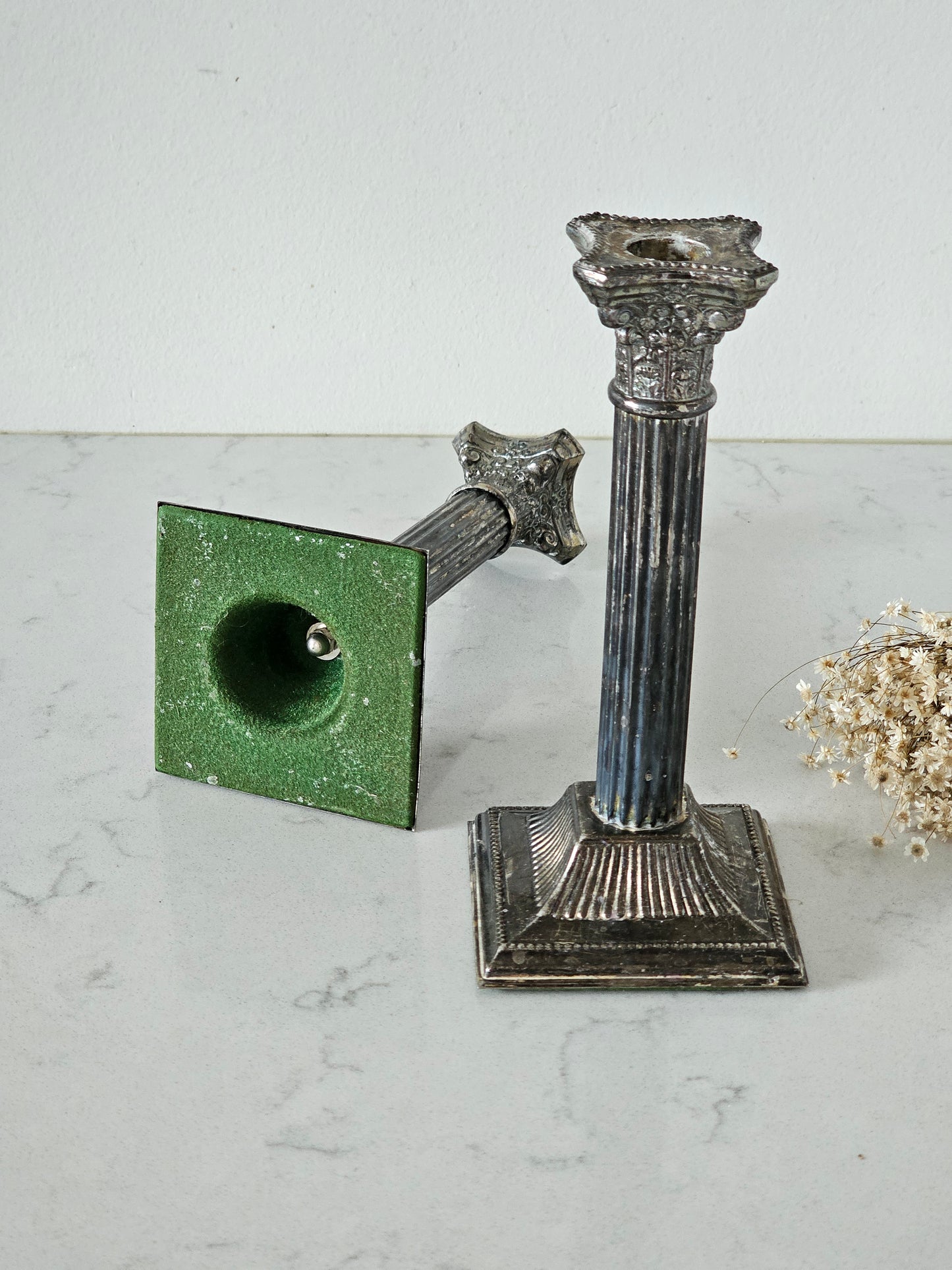 Pylväs-kynttilänjalkapari