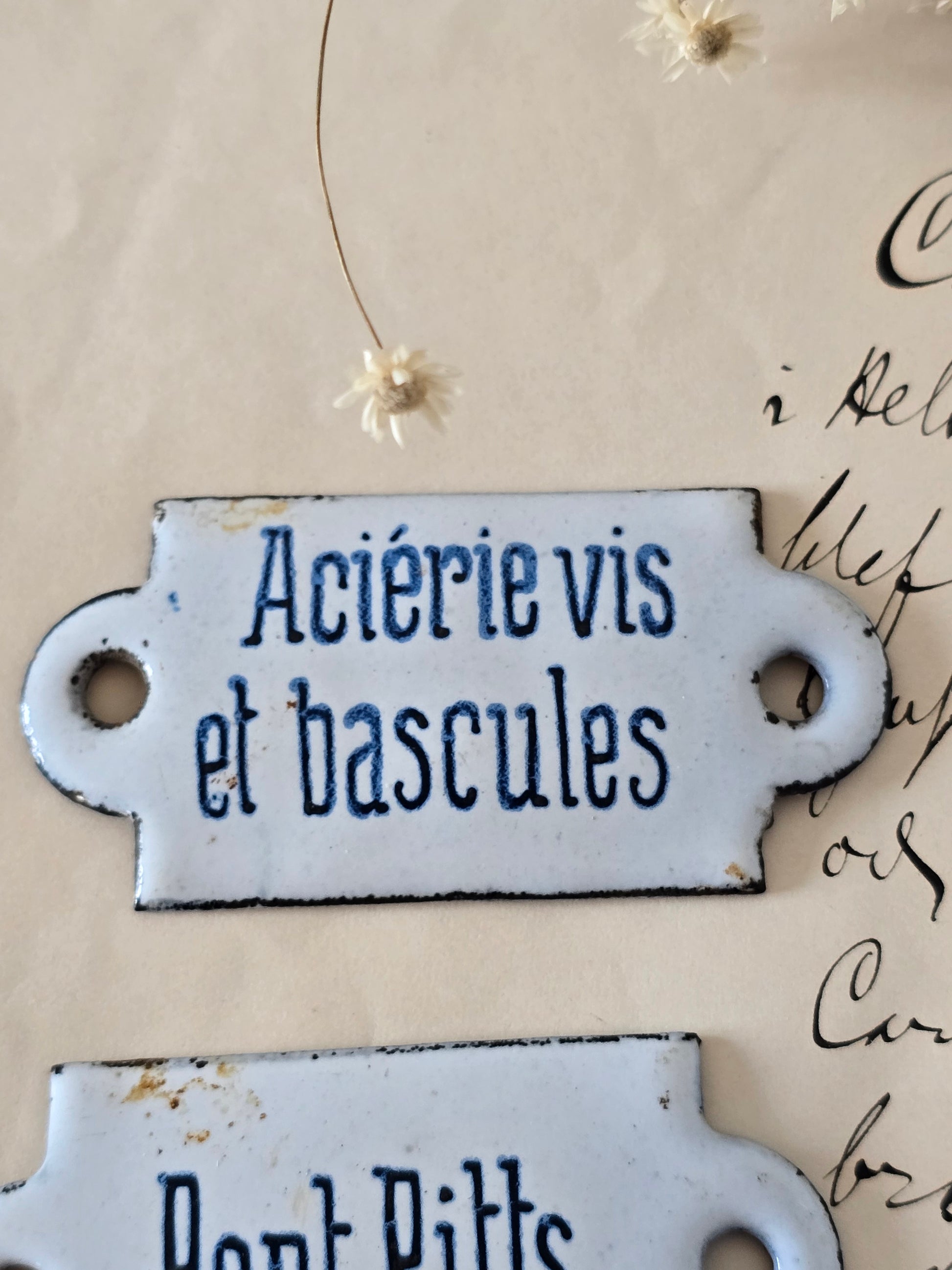 vanhoja ranskankielisiä emalikylttejä