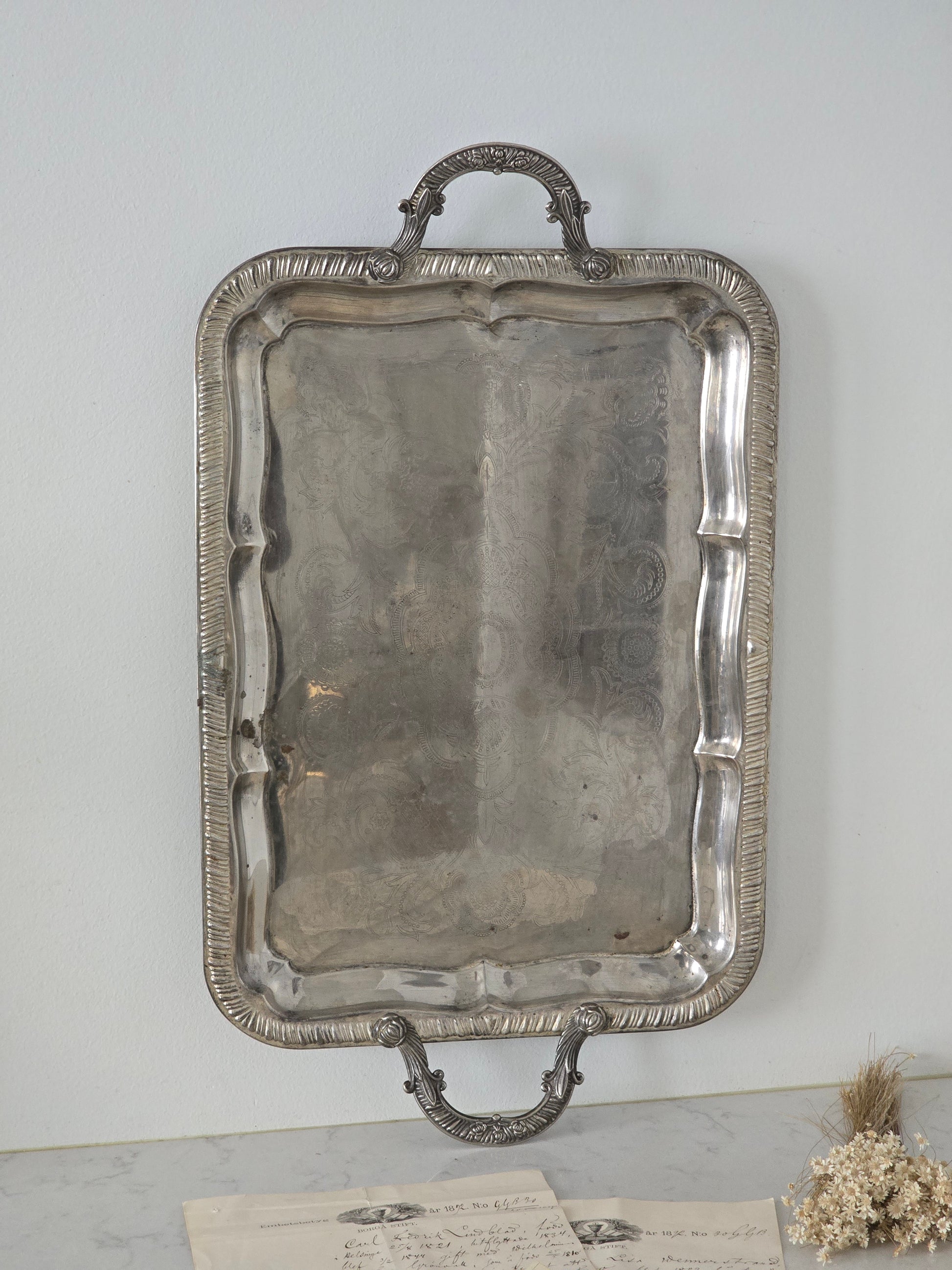 Kahvallinen vintage tarjotin