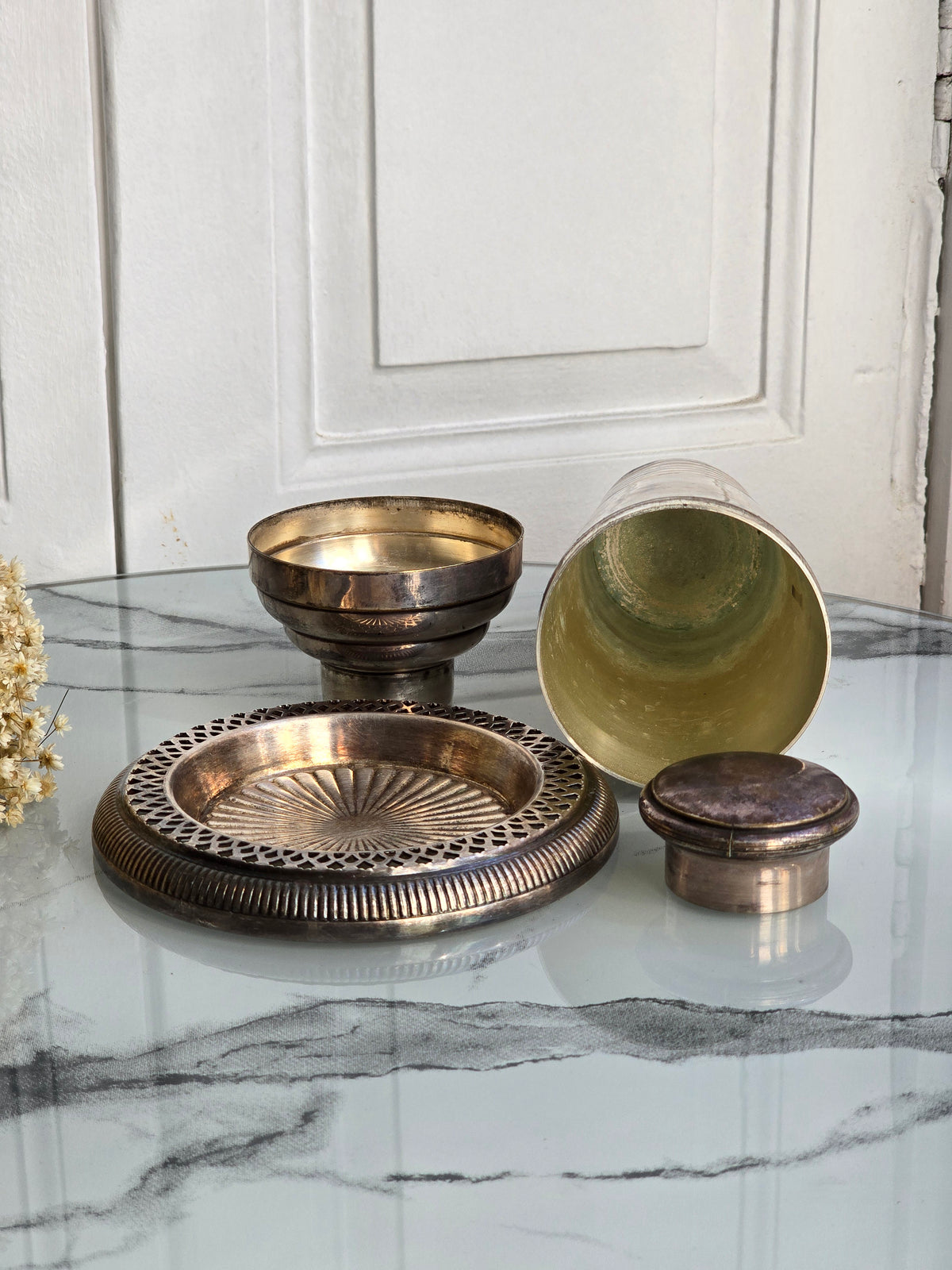 Shaker ja viinipullon alunen