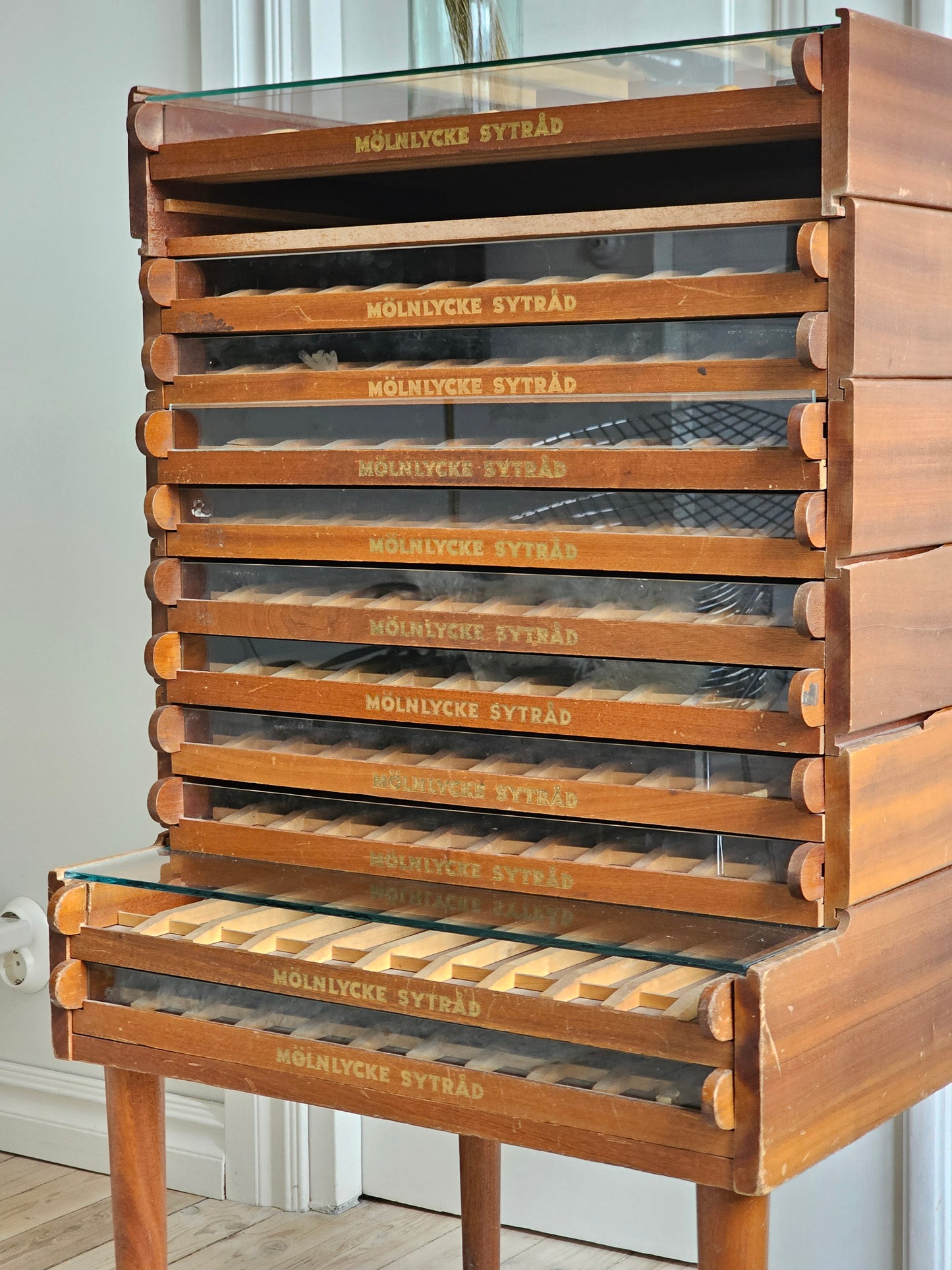 Vintage lankarullahylly Mölnlycke Sytråd, 1950-1960-luku