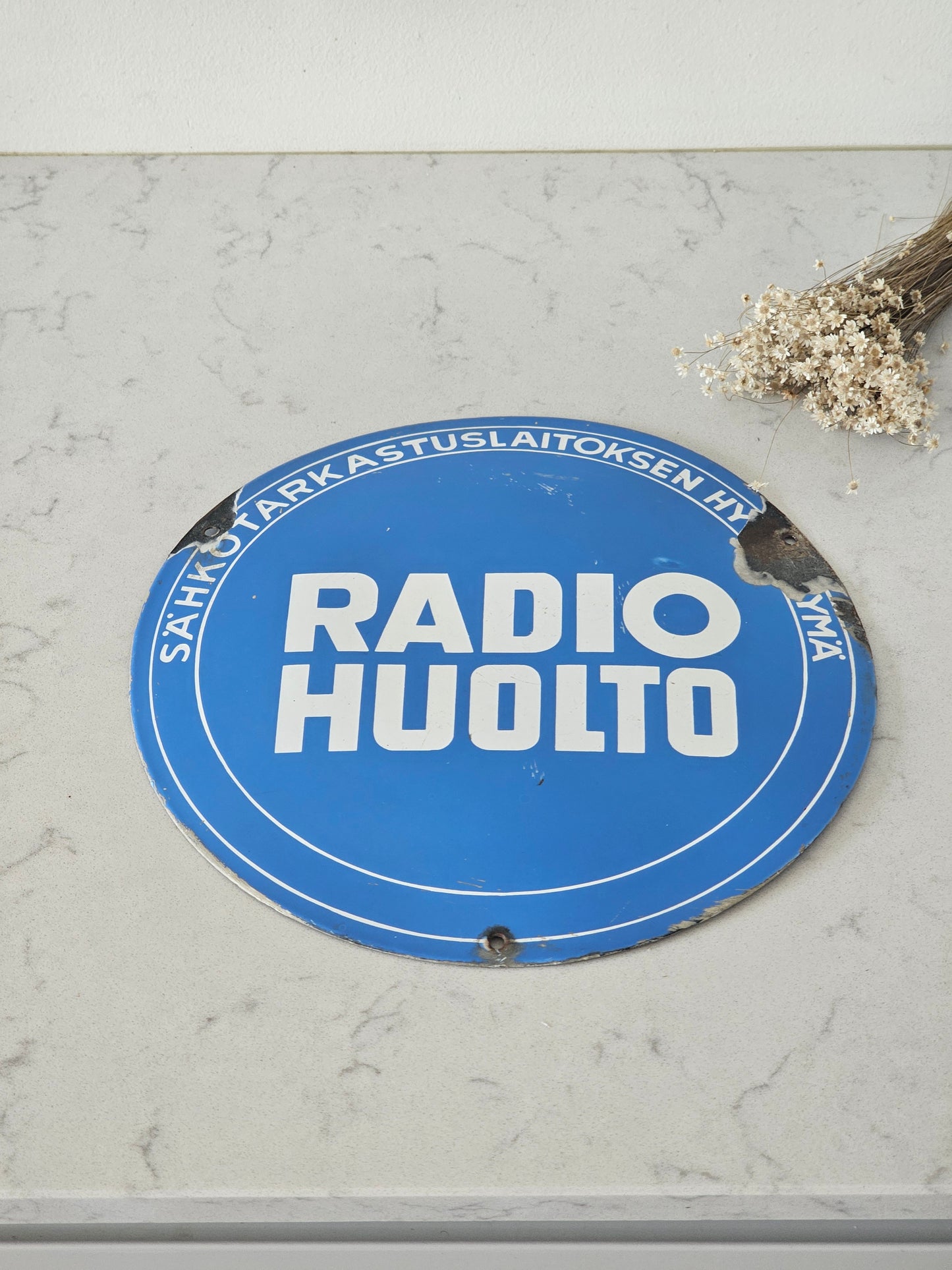 Radiohuolto emalikyltti