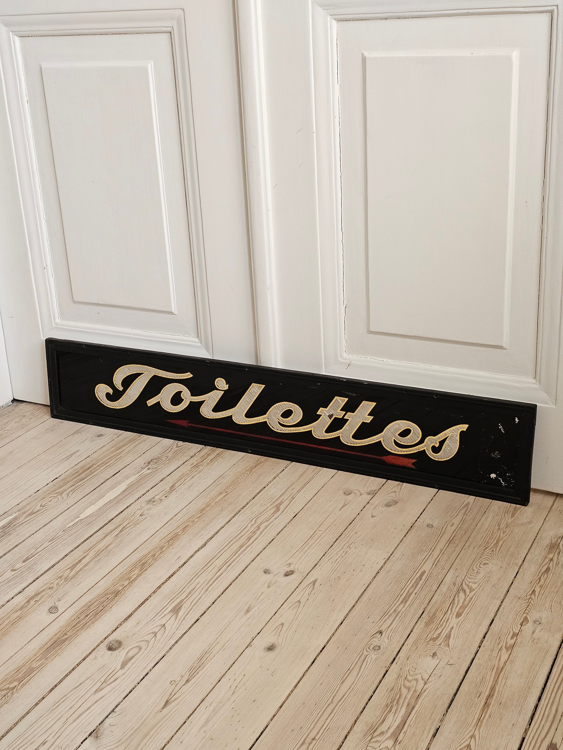 Vanha ranskalainen kyltti, toilettes
