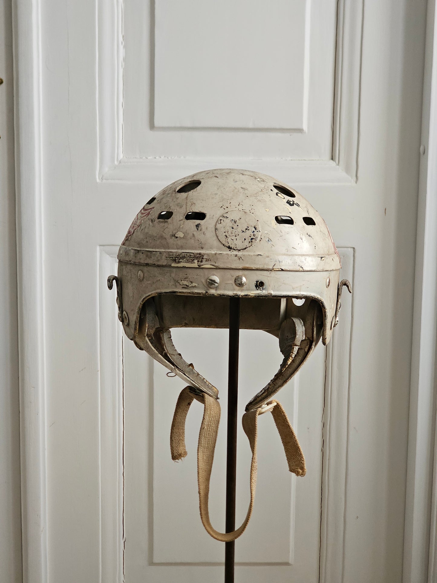 Vanha vintage Detroit Red Wings jääkiekkokypärä 