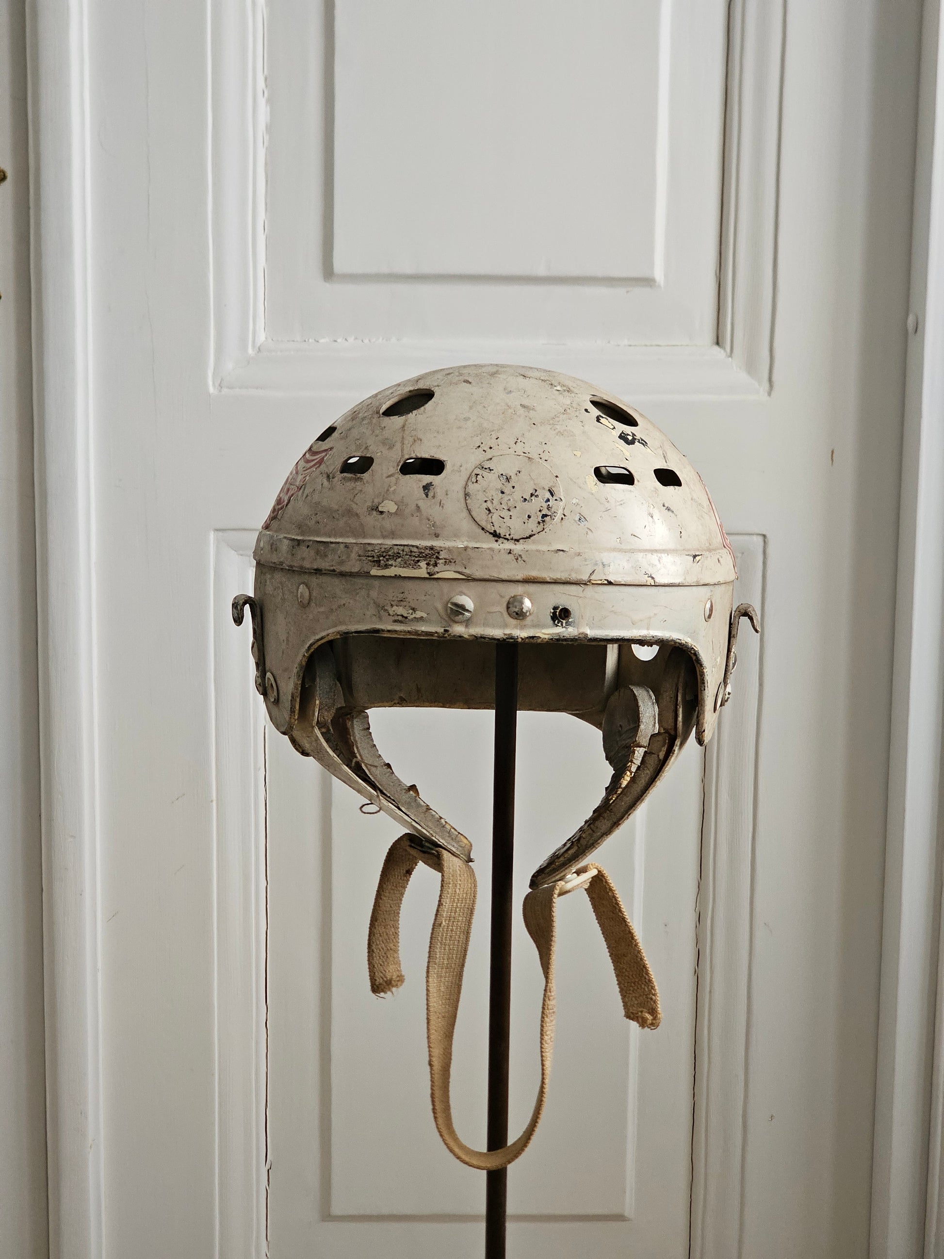 Vanha vintage Detroit Red Wings jääkiekkokypärä 