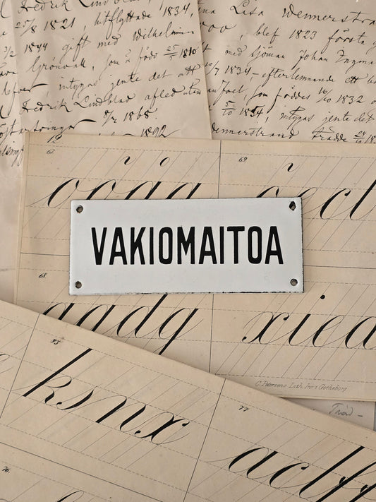 vanha emalikyltti