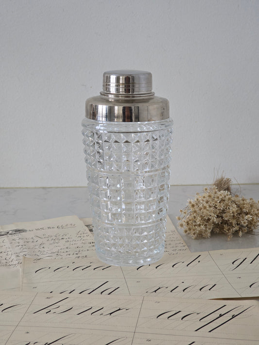 Vanha vintage shaker