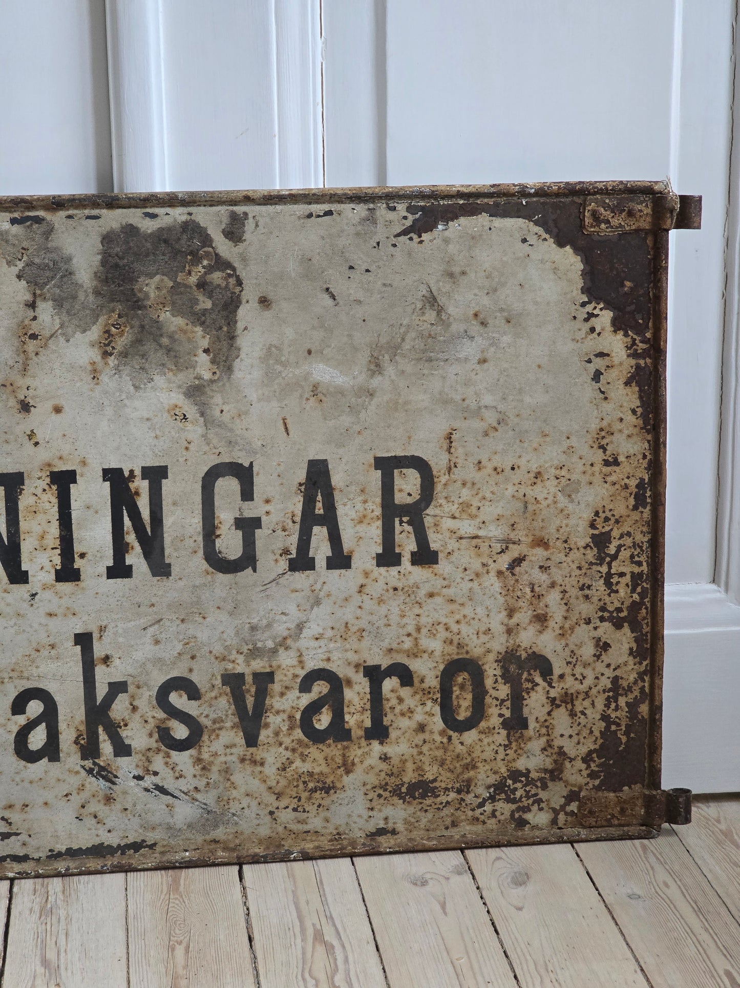 Tidningar Tobaksvaror metallikyltti