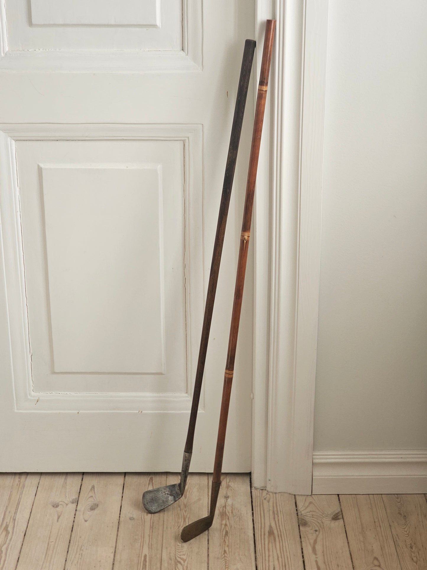 Golfbägi ja 2 mailaa