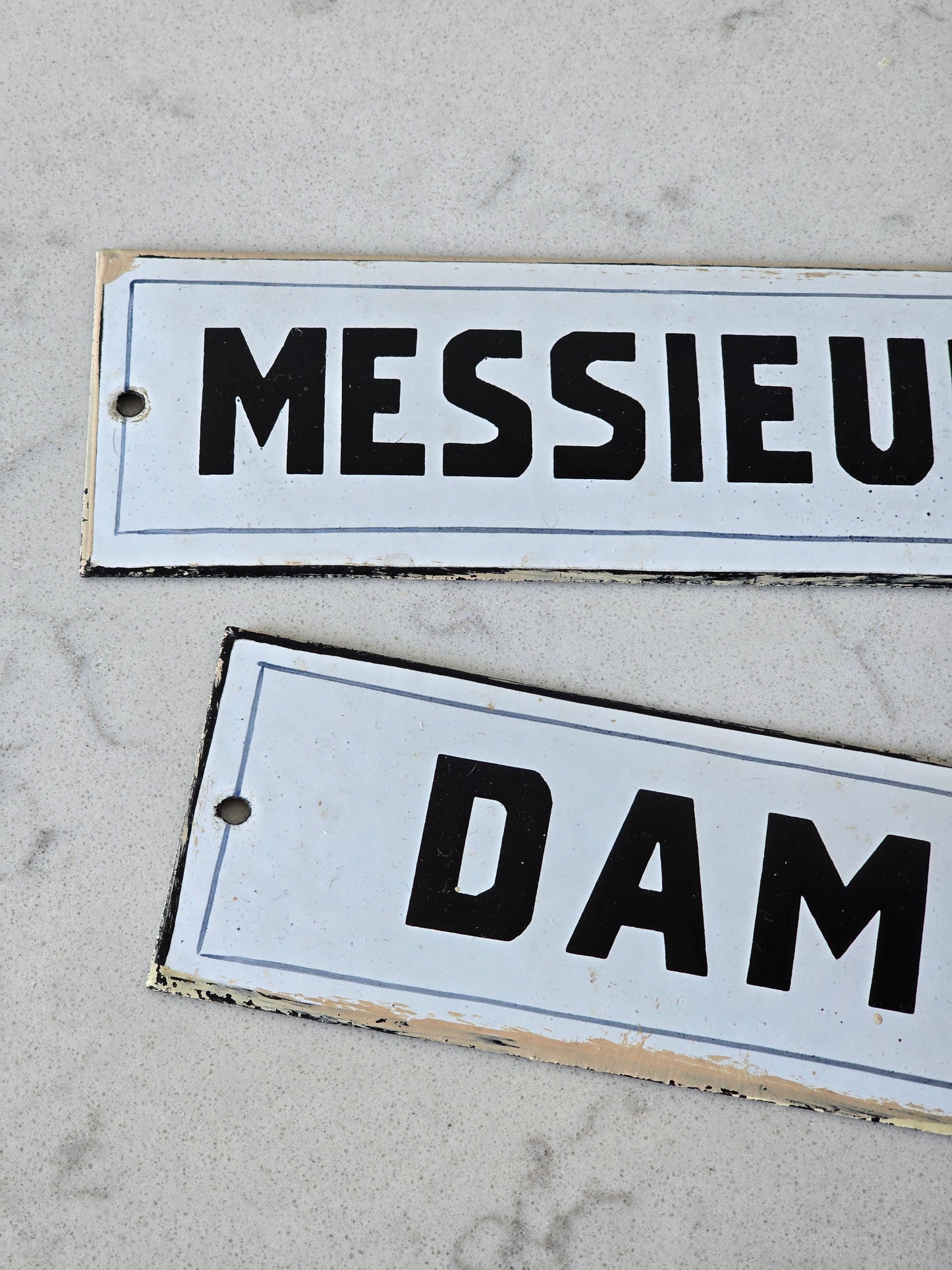 Vanhat Messieurs ja Dames emalikyltit