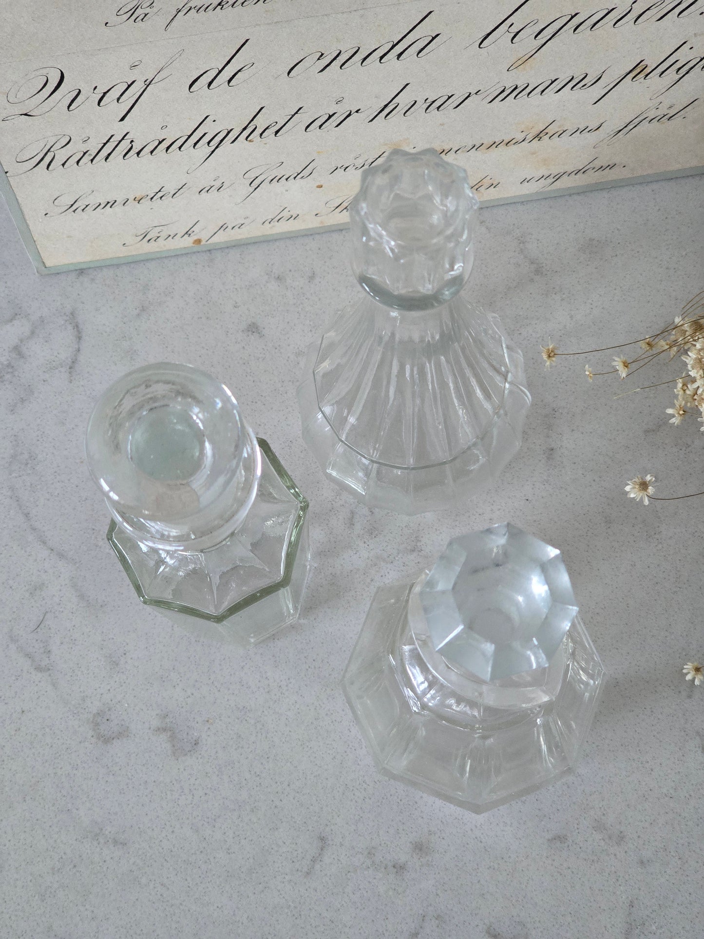 Setti lasisia vintage öljy/balsamico pulloja