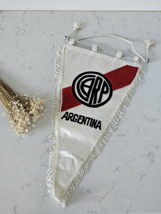 Vanha argentiinalaisen jalkapallojoukkue CARP:n (Club Atlético River Plate) viiri 1960-luvulta