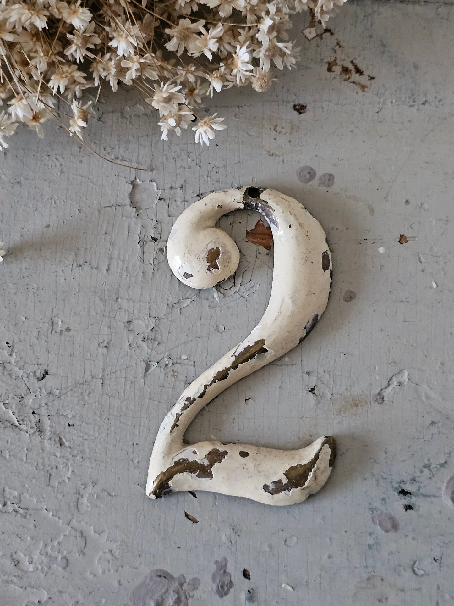 Valurautaiset kirkon numerot