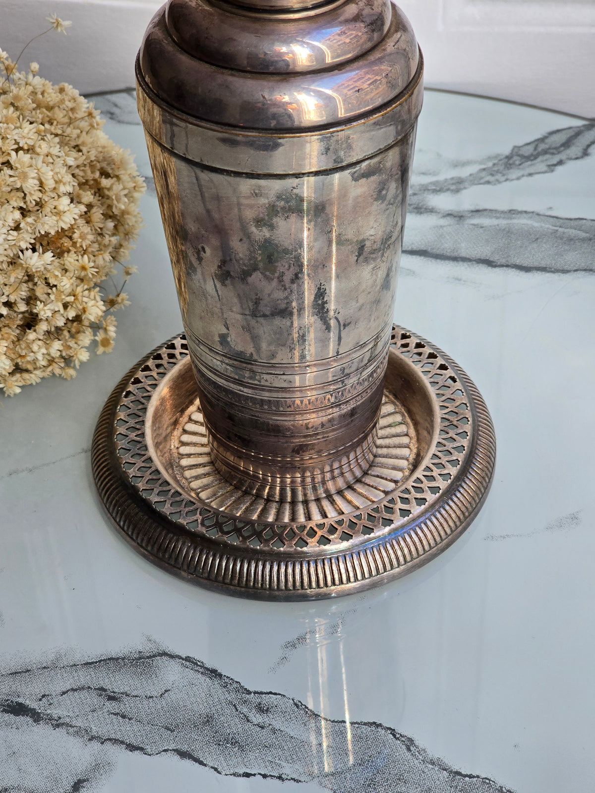 Shaker ja viinipullon alunen