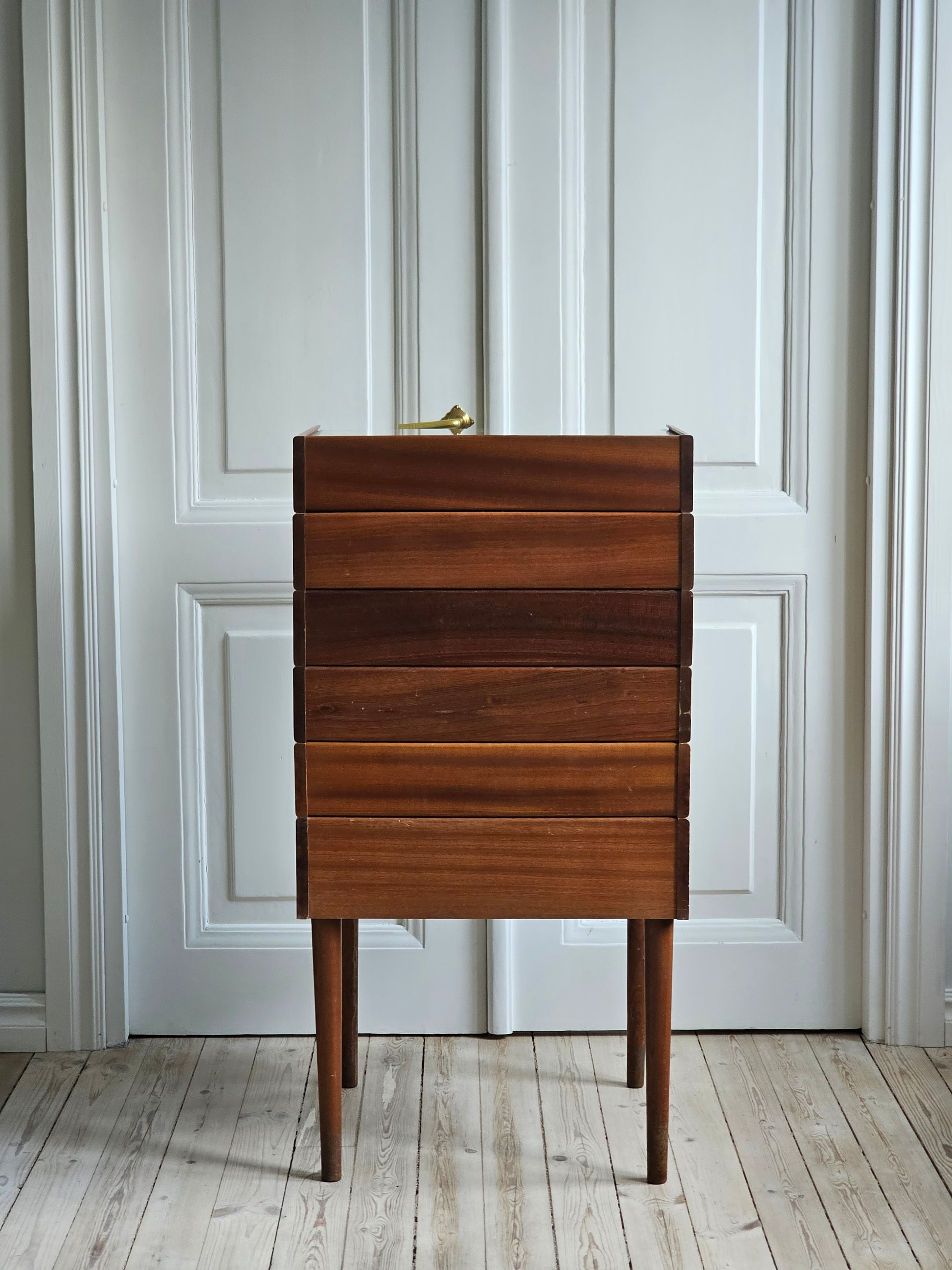 Vanha vintage huonekalu lankarullahylly Mölnlycke Sytråd, 1950-1960-luku