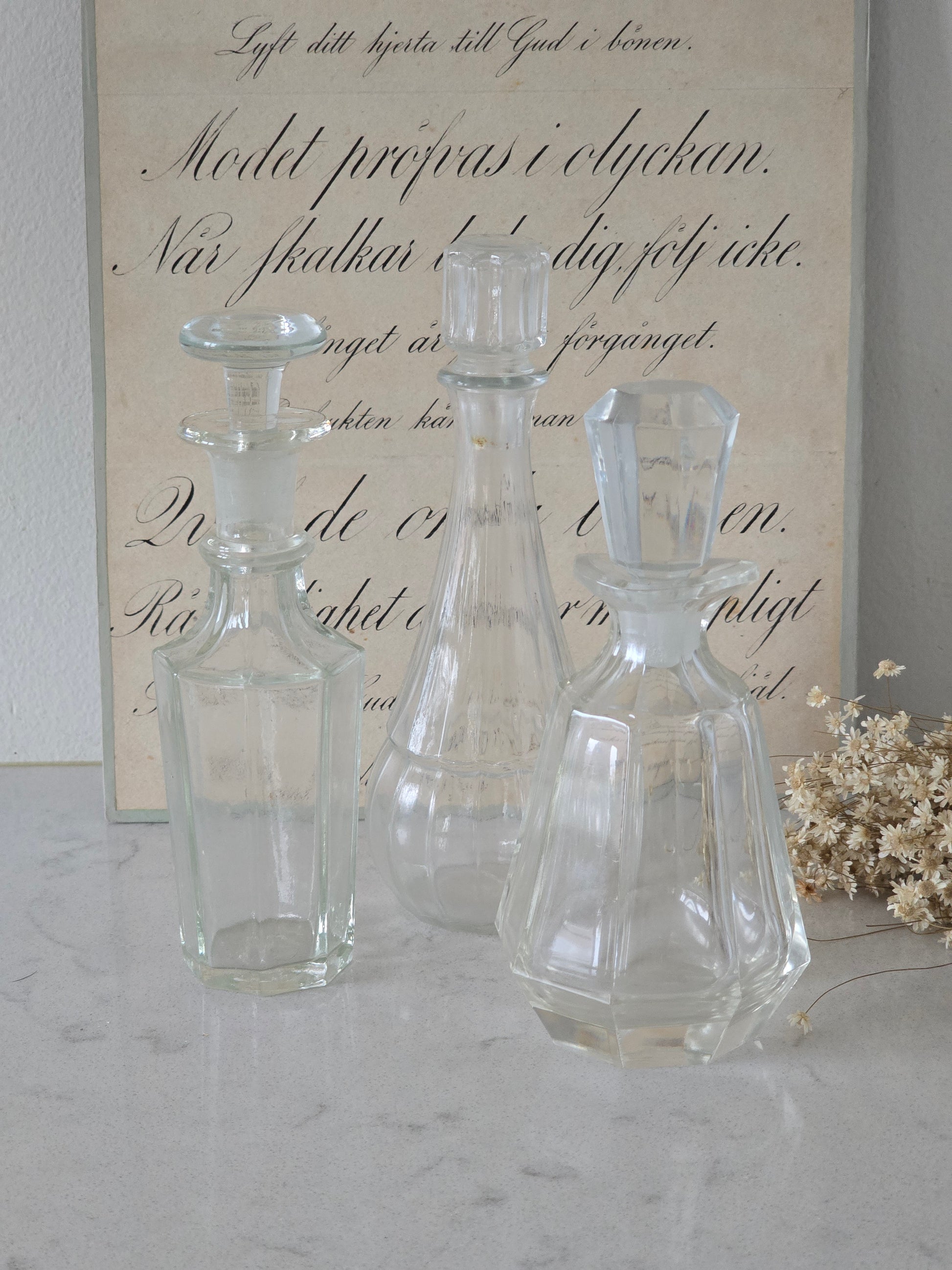 Setti vanhoja vintage lasipulloja