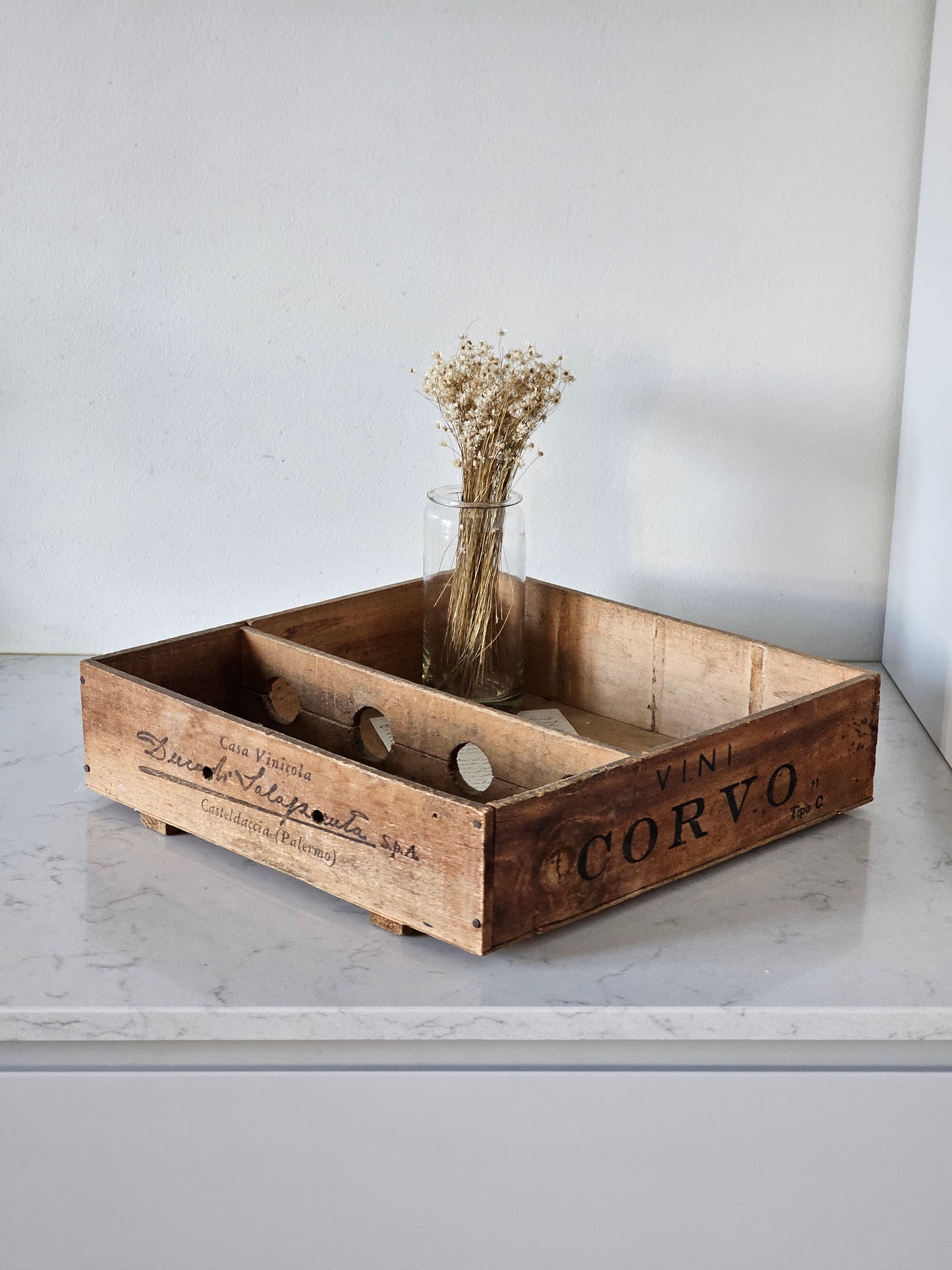 italialainen vintage viinilaatikkohylly