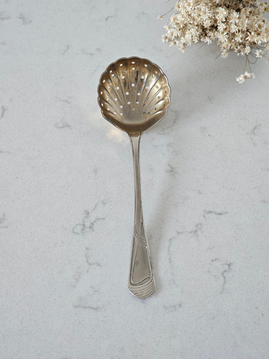 Vanha simpukkalusikka