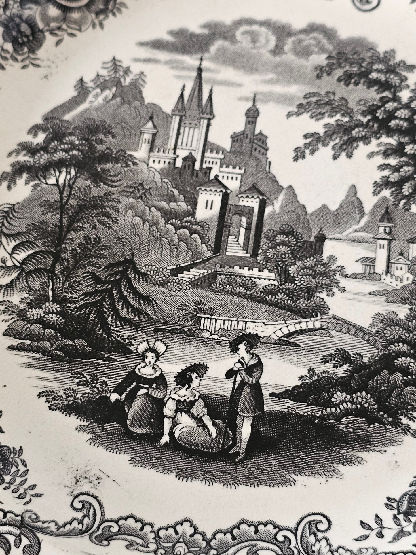 Englantilainen fajanssilautanen