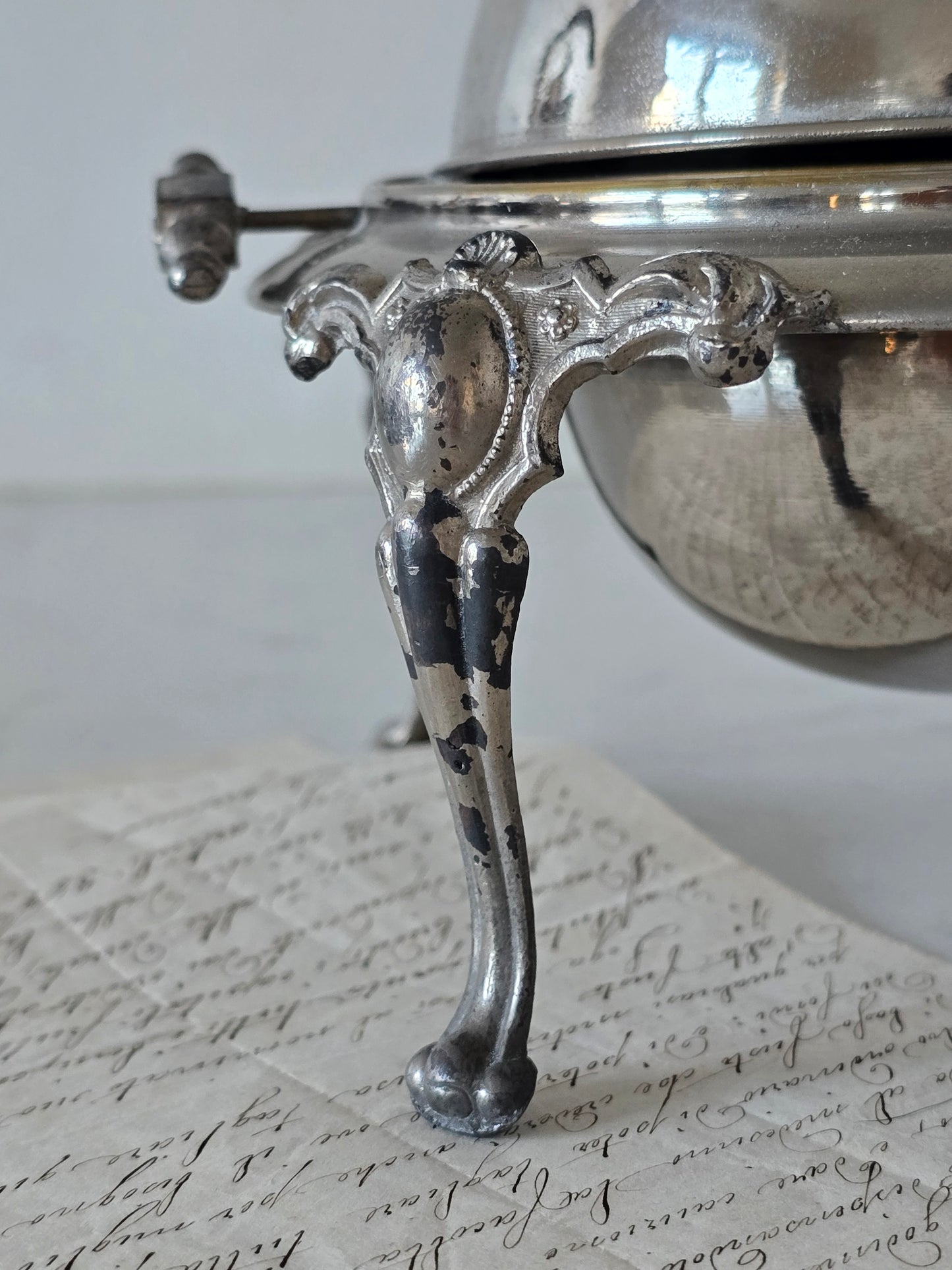 Vanha vintage kaviaariastia