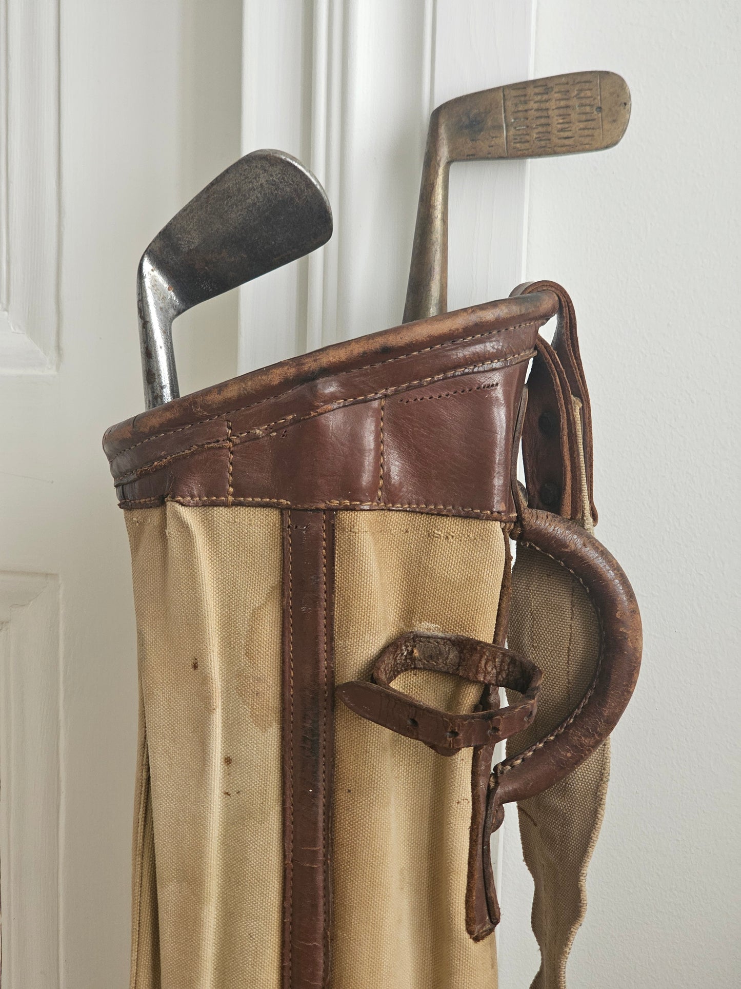 vanha hickory golfmaila ja bägi