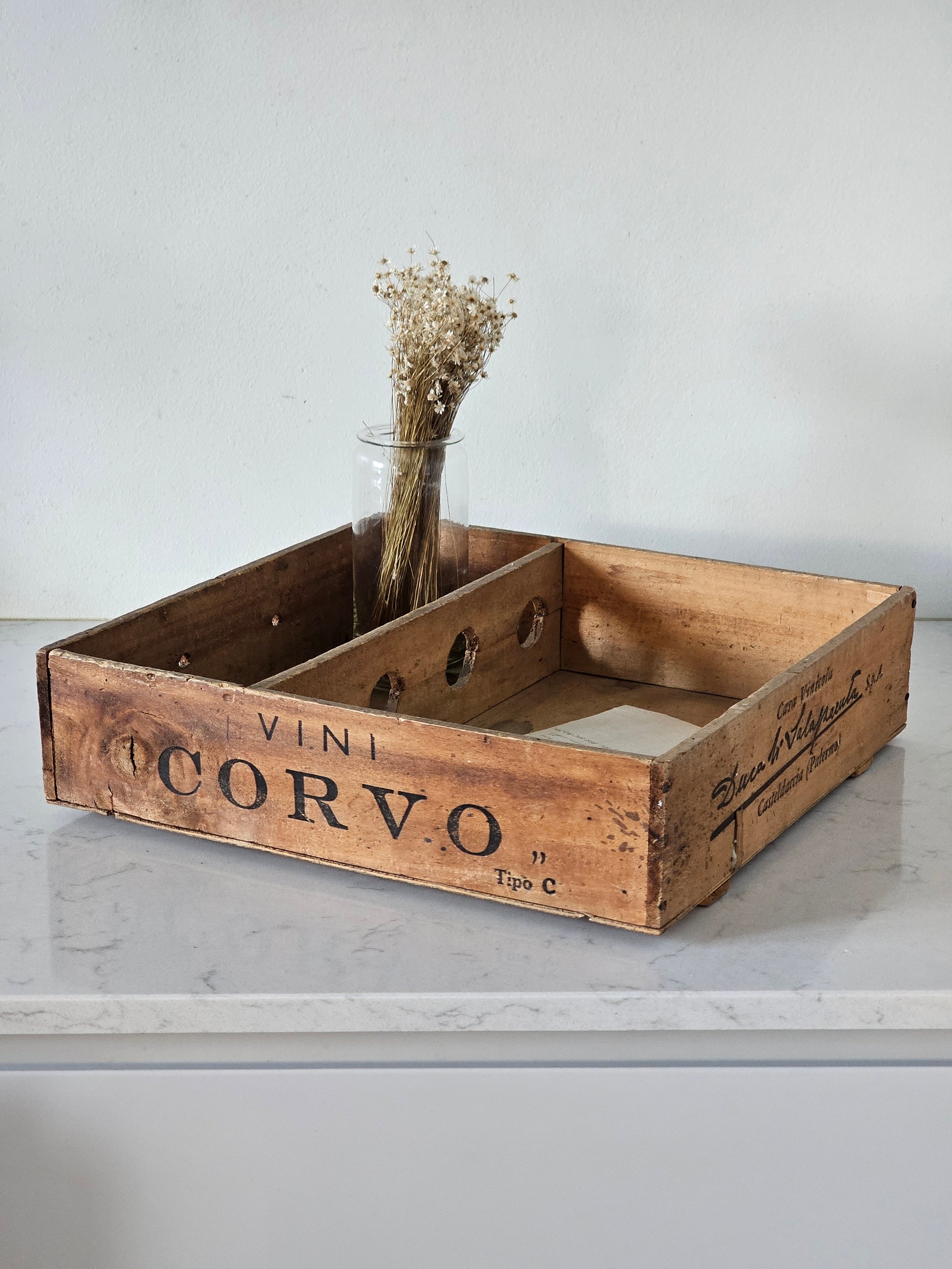 italialainen vintage viinilaatikkohylly