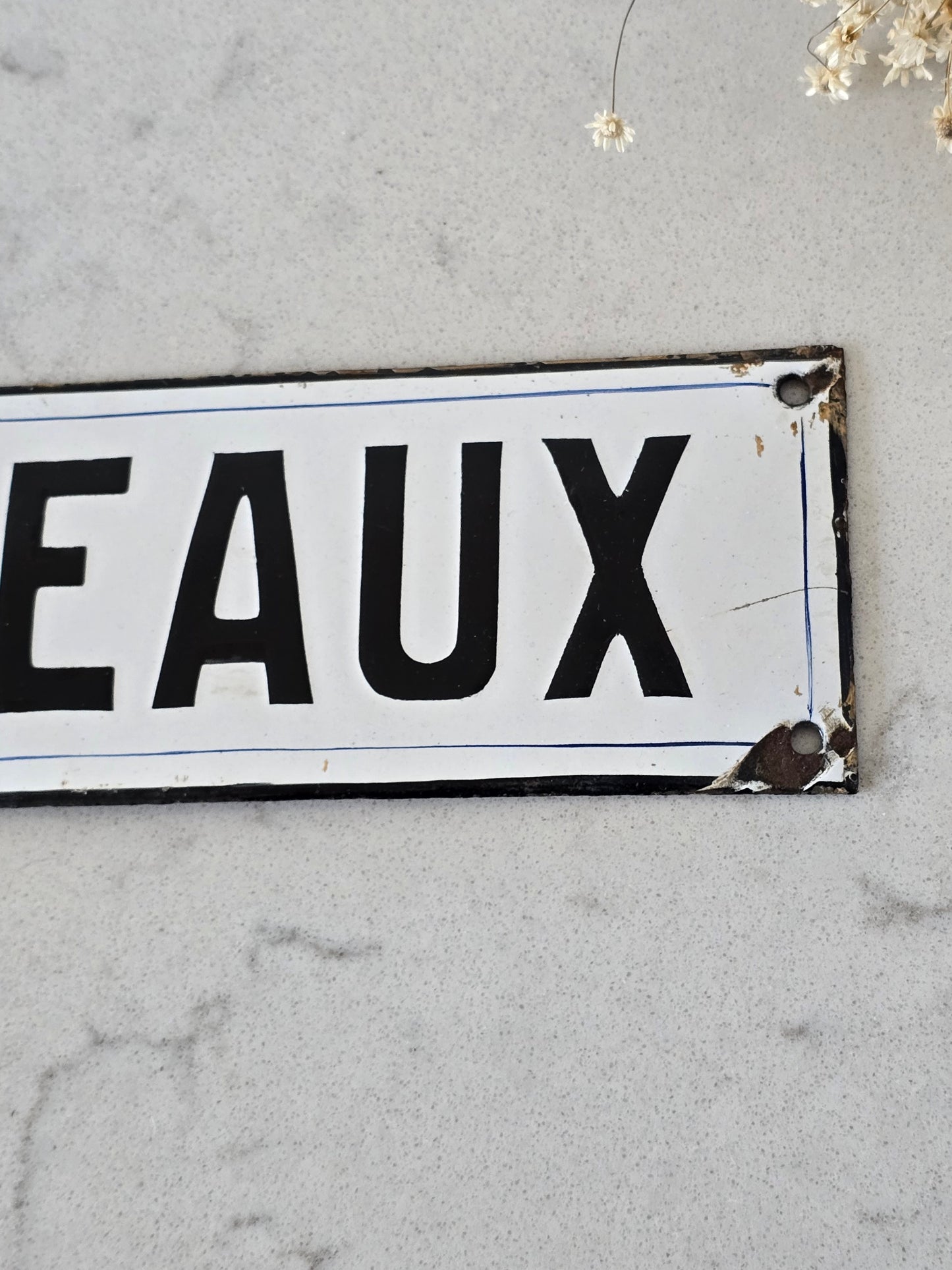 Vanha ranskalainen Bureaux Toimistot- emalikyltti.