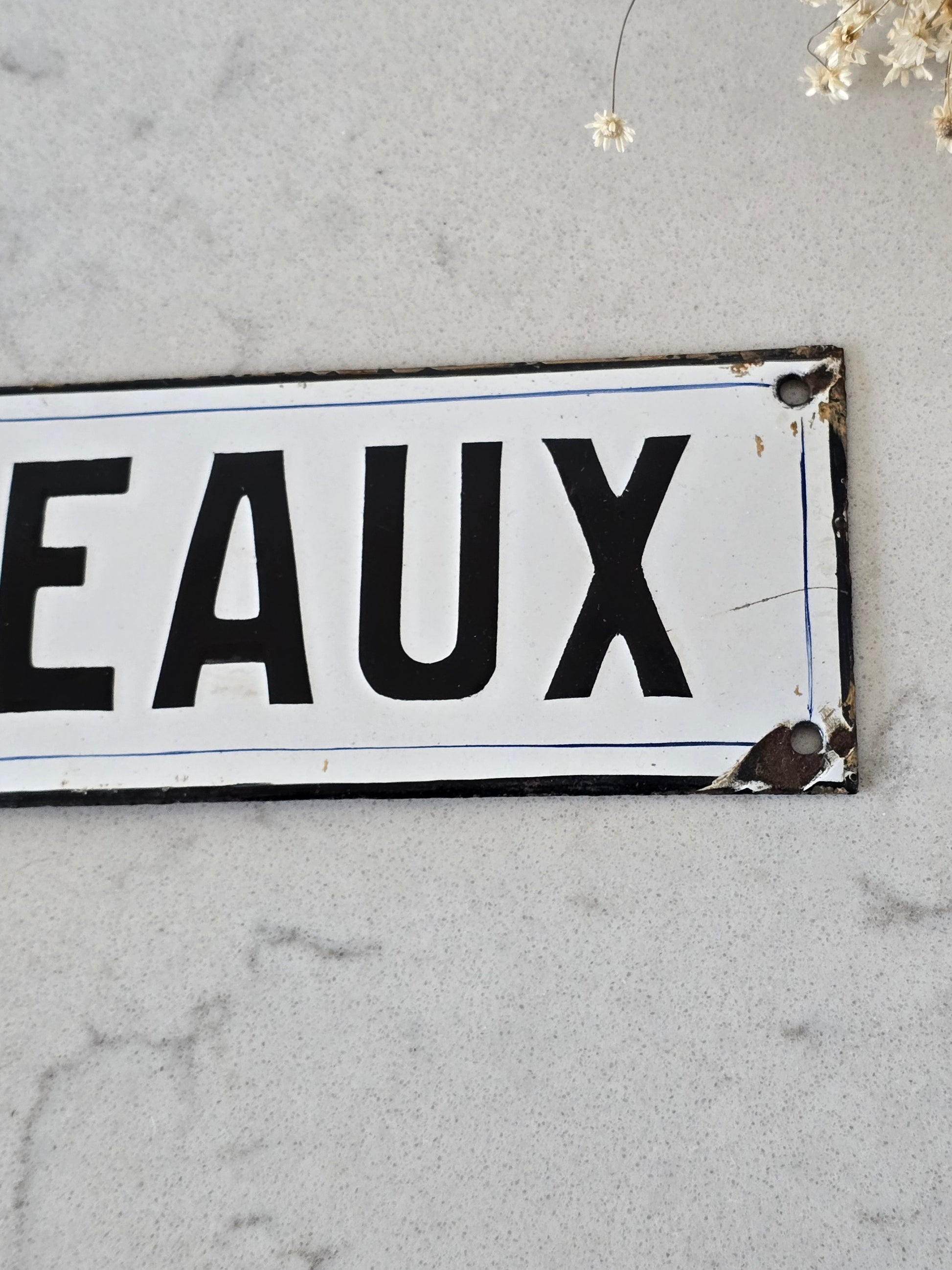 Vanha ranskalainen Bureaux Toimistot- emalikyltti.