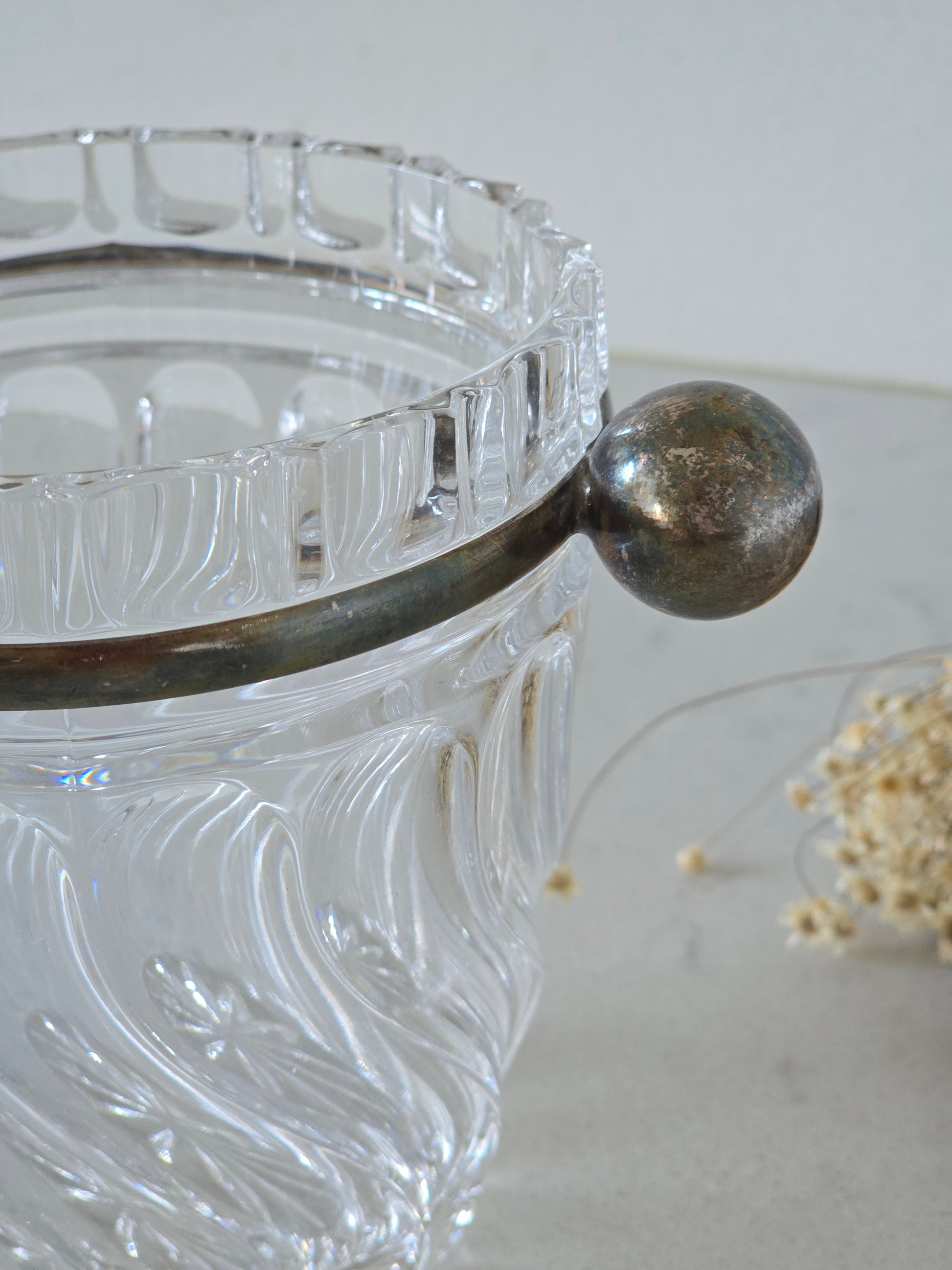 Vanha kristallinen vintage jääpala-astia