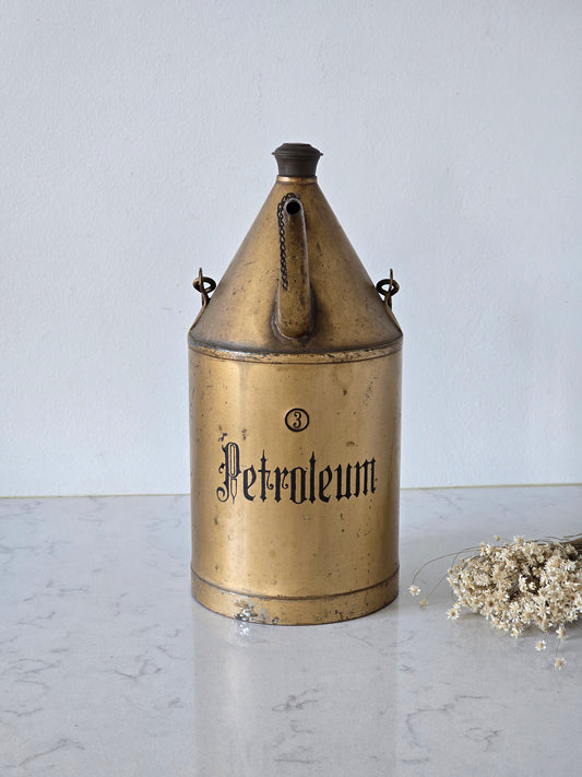 Vanha petroleum öljykanisteri