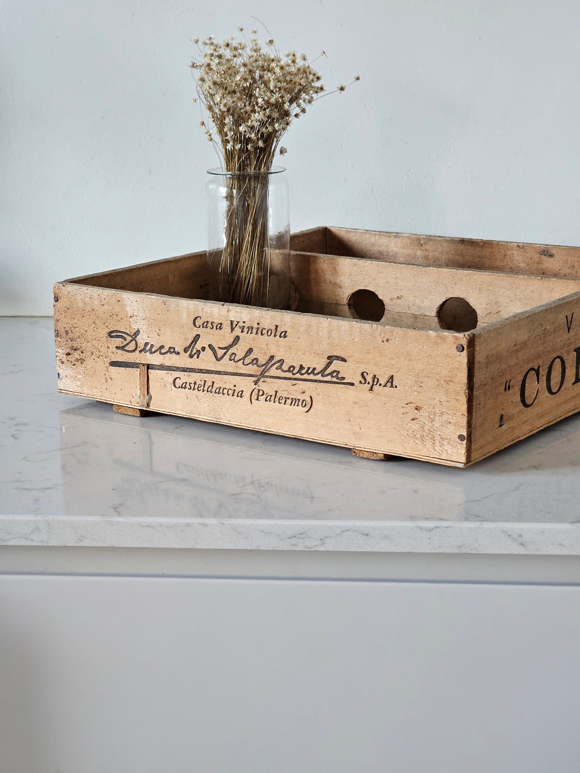 italialainen vintage viinilaatikkohylly