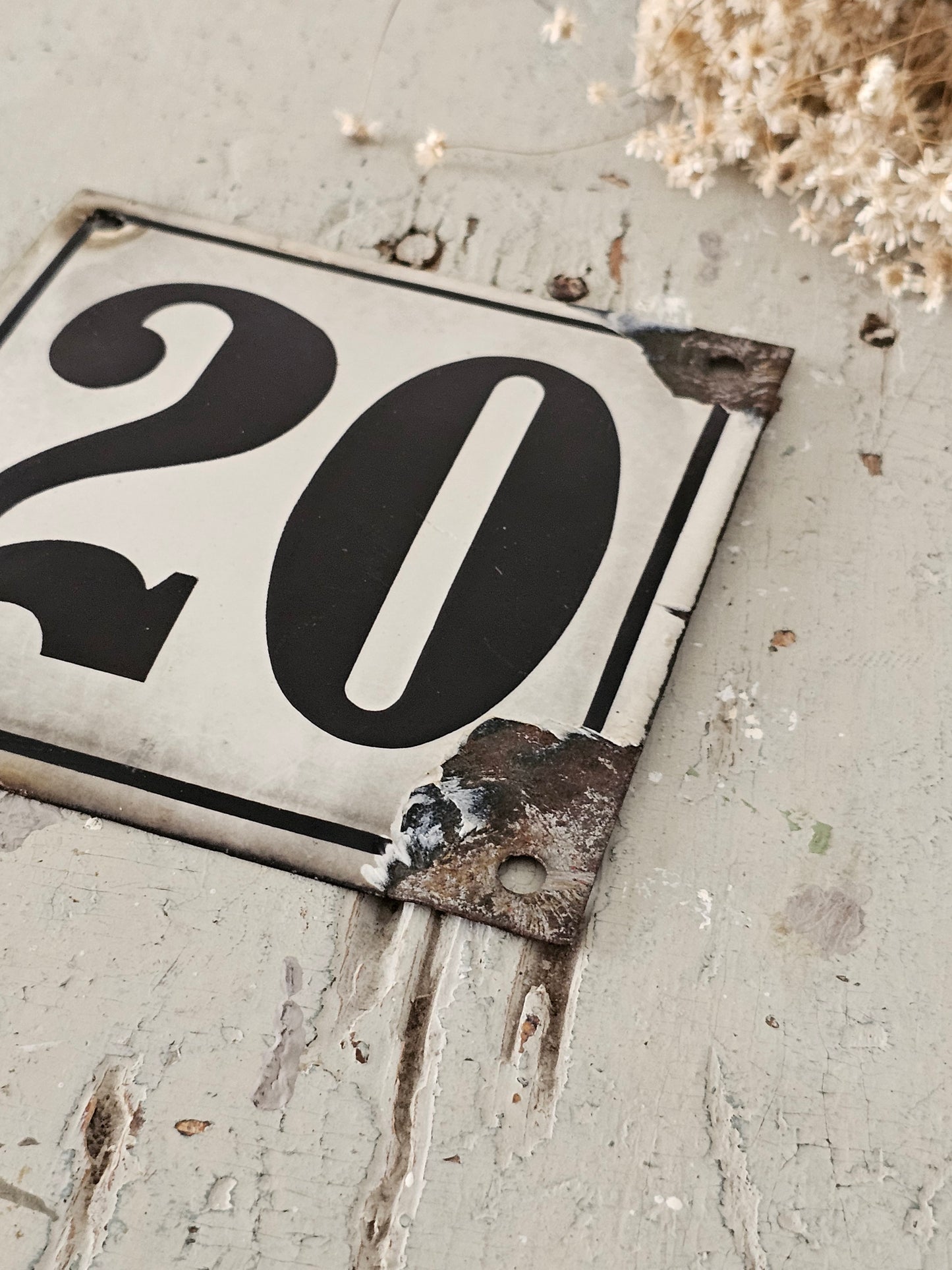 Emalinumero 20