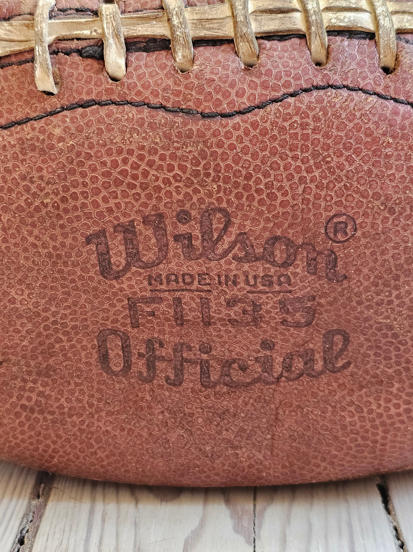 NFL kypärä, pallo ja mainos