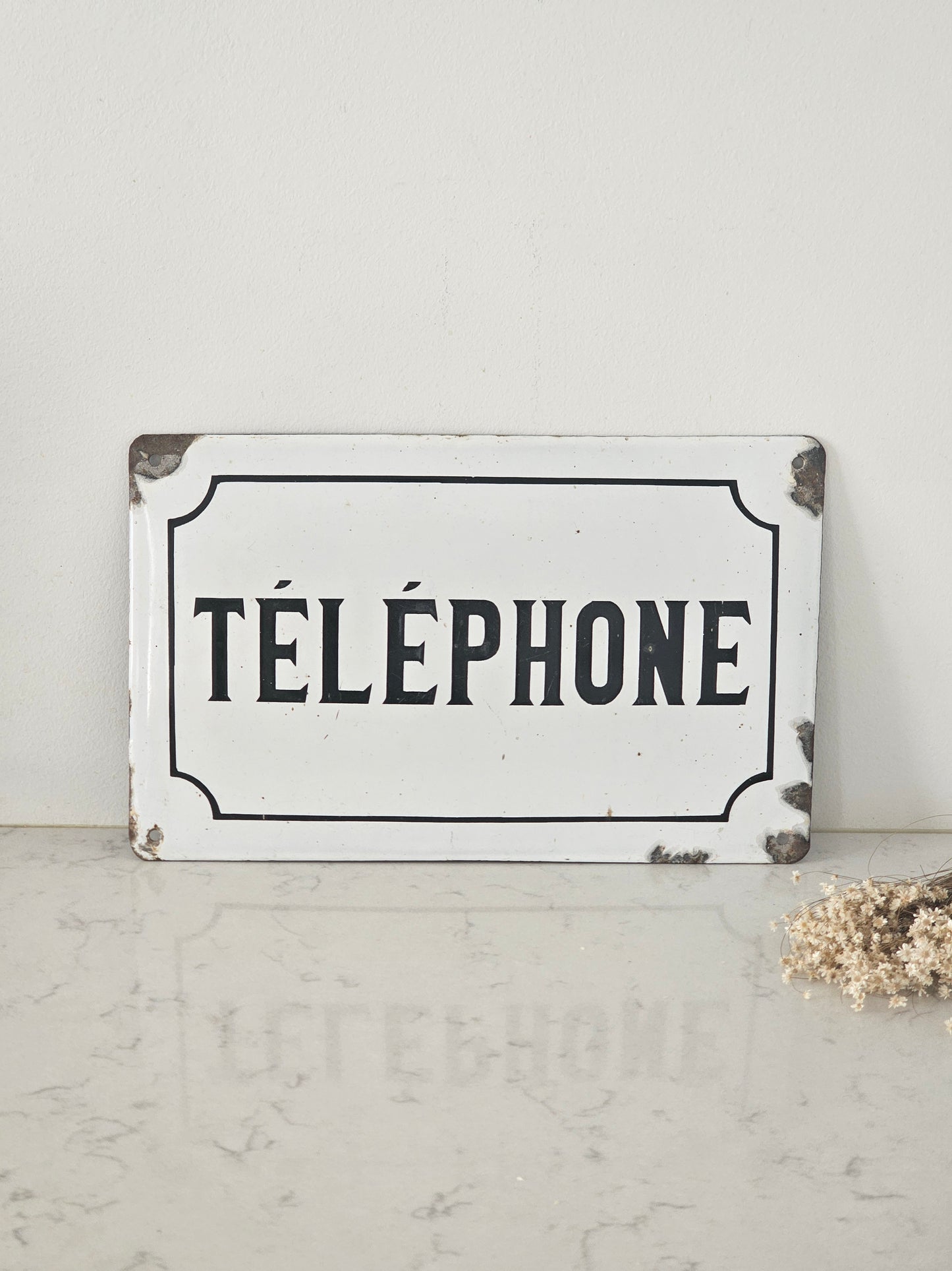  Vanha telephone-emalikyltti