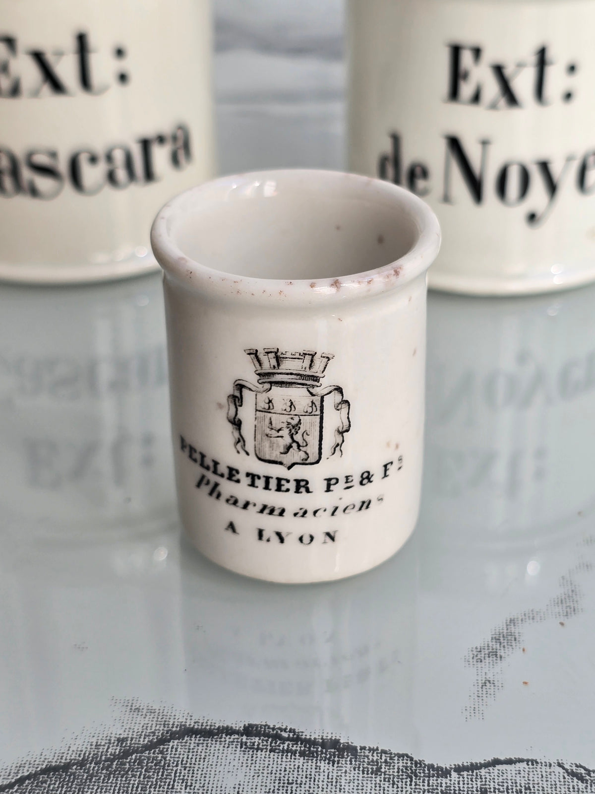 Ranskalaiset vintage lääkepurnukat