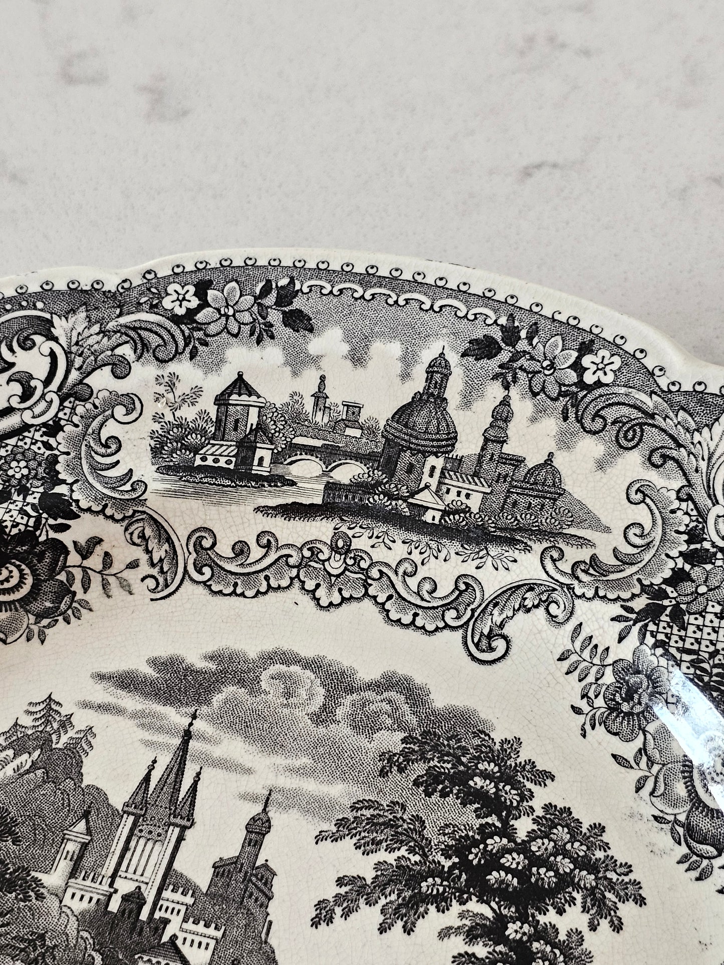 Englantilainen fajanssilautanen