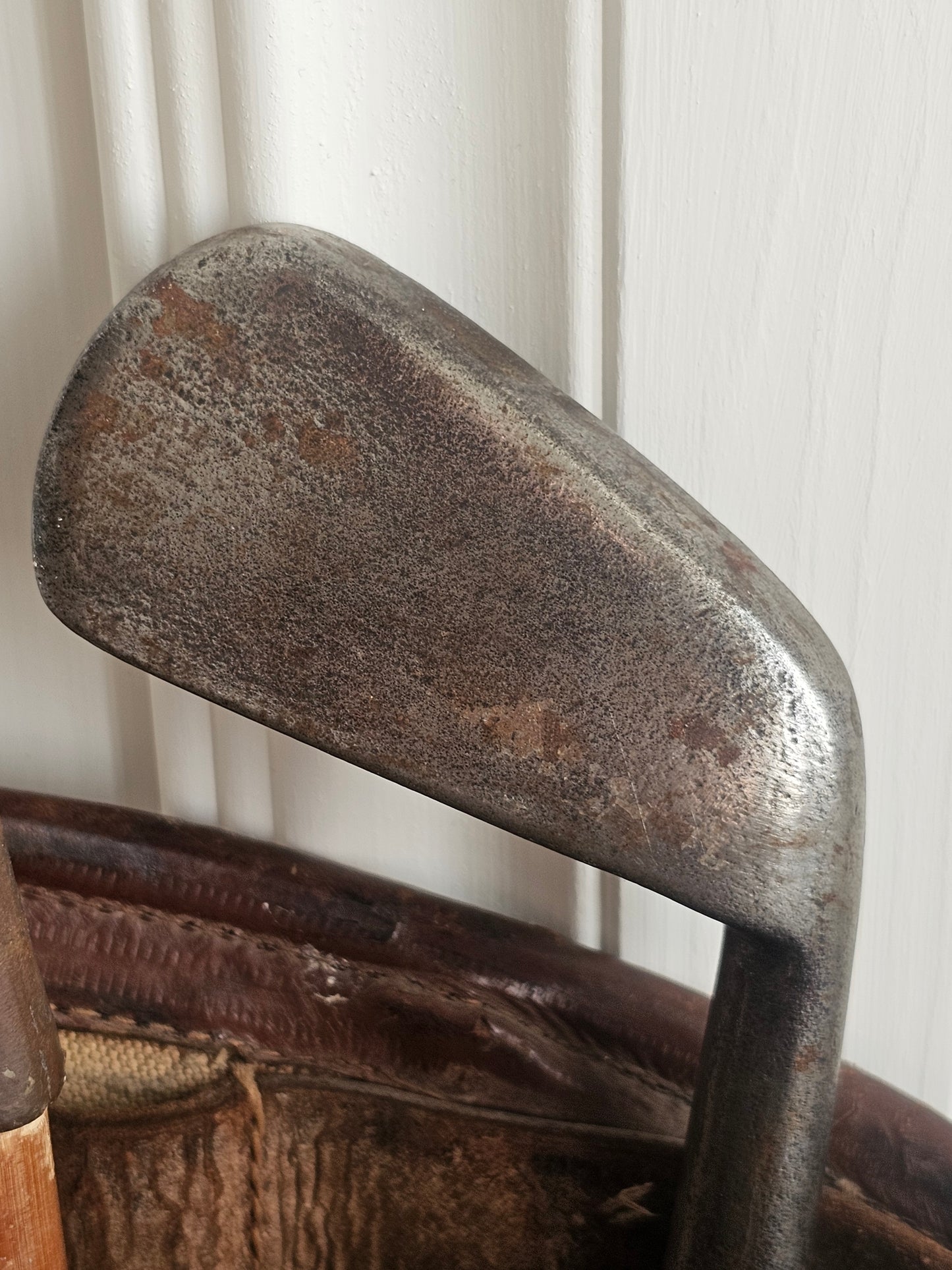 Golfbägi ja 2 mailaa