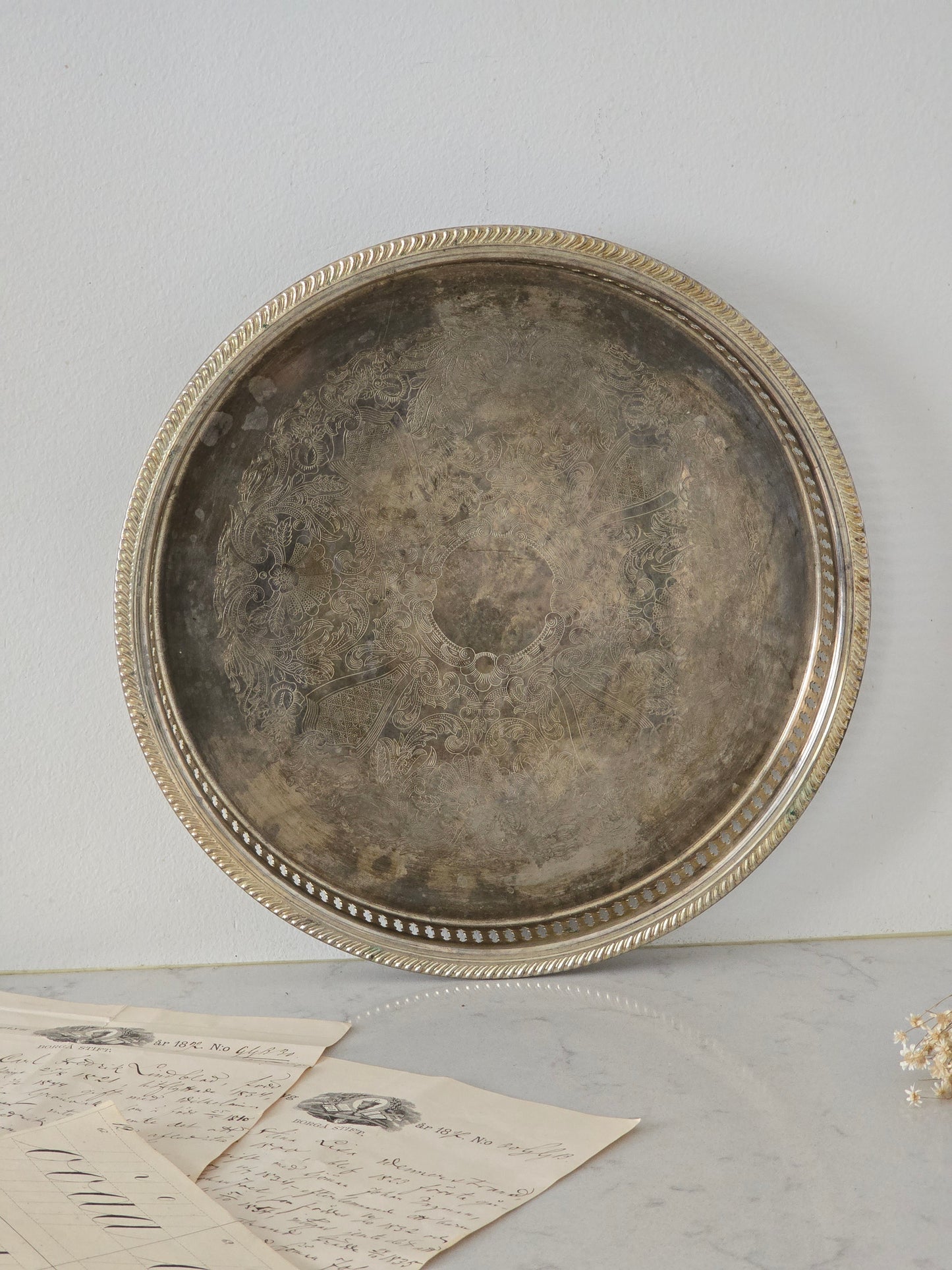 Vanha vintage tarjotin