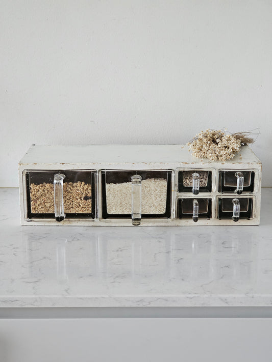 Keittiön lasilaatikosto, 1950-luku