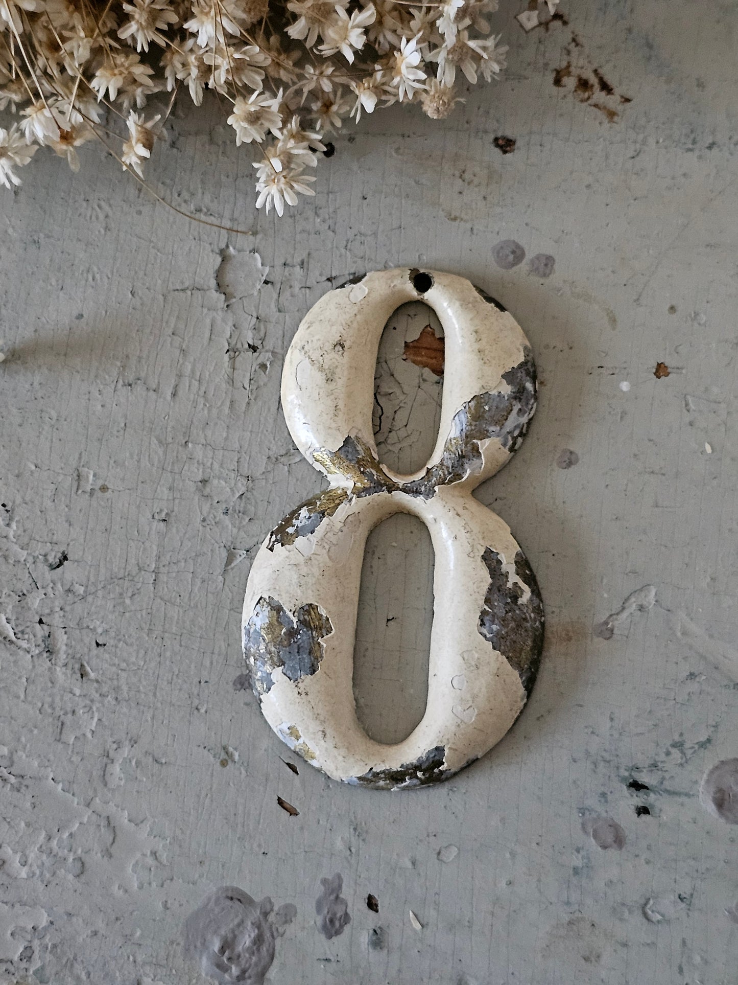 Valurautaiset kirkon numerot