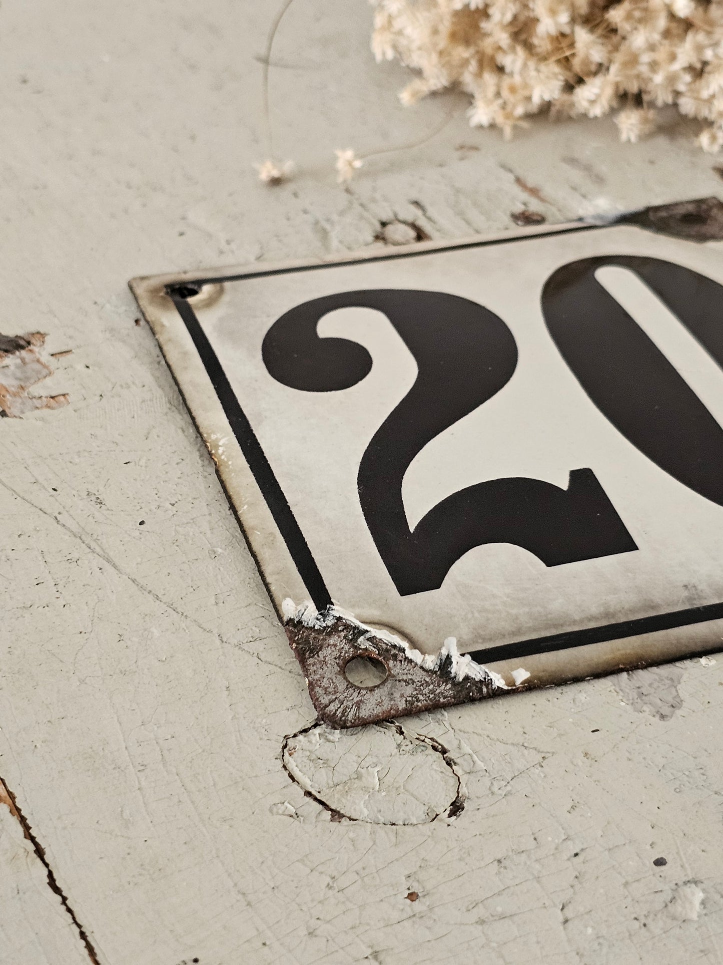 Emalinumero 20