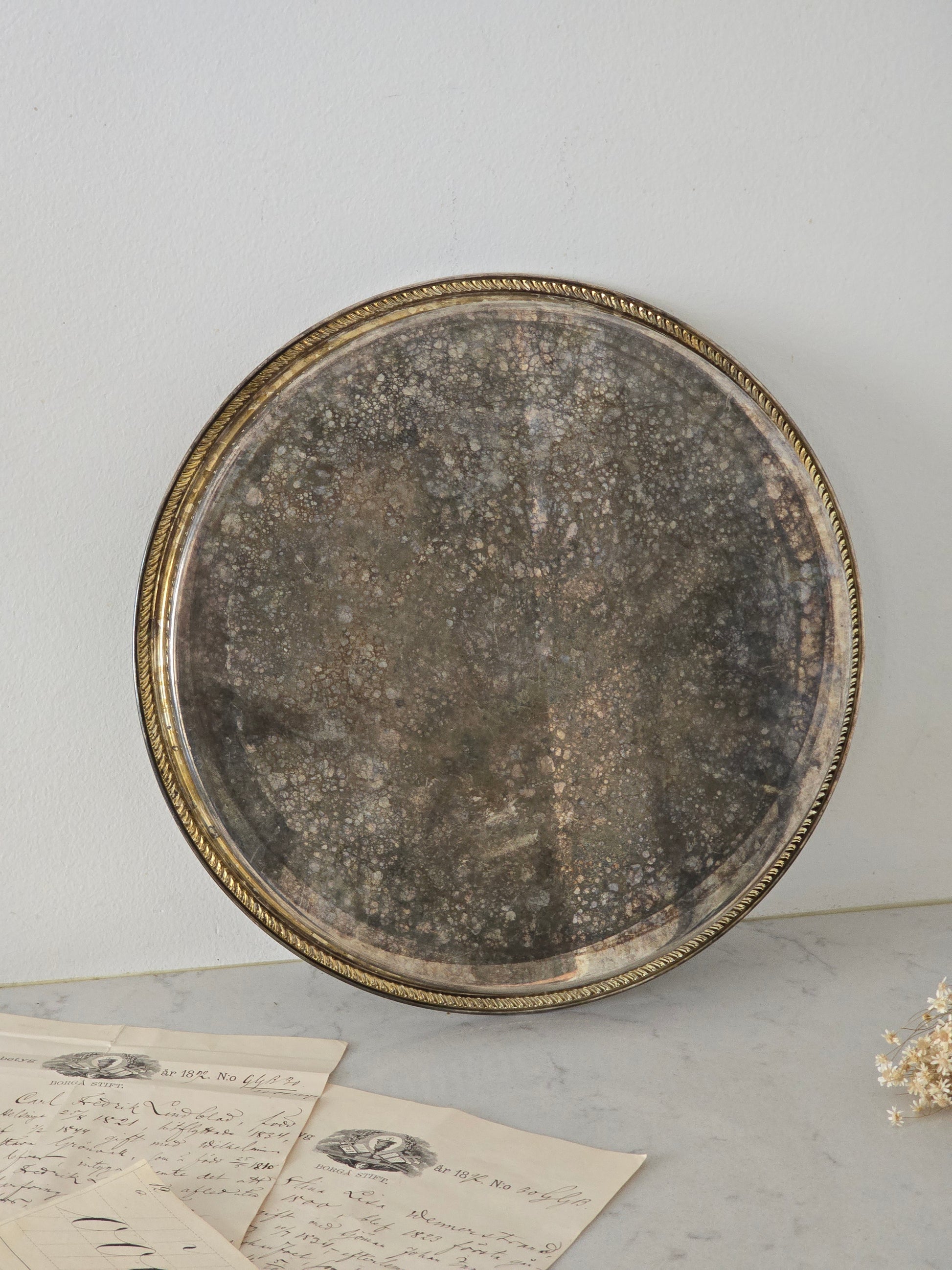 Vanha vintage tarjotin