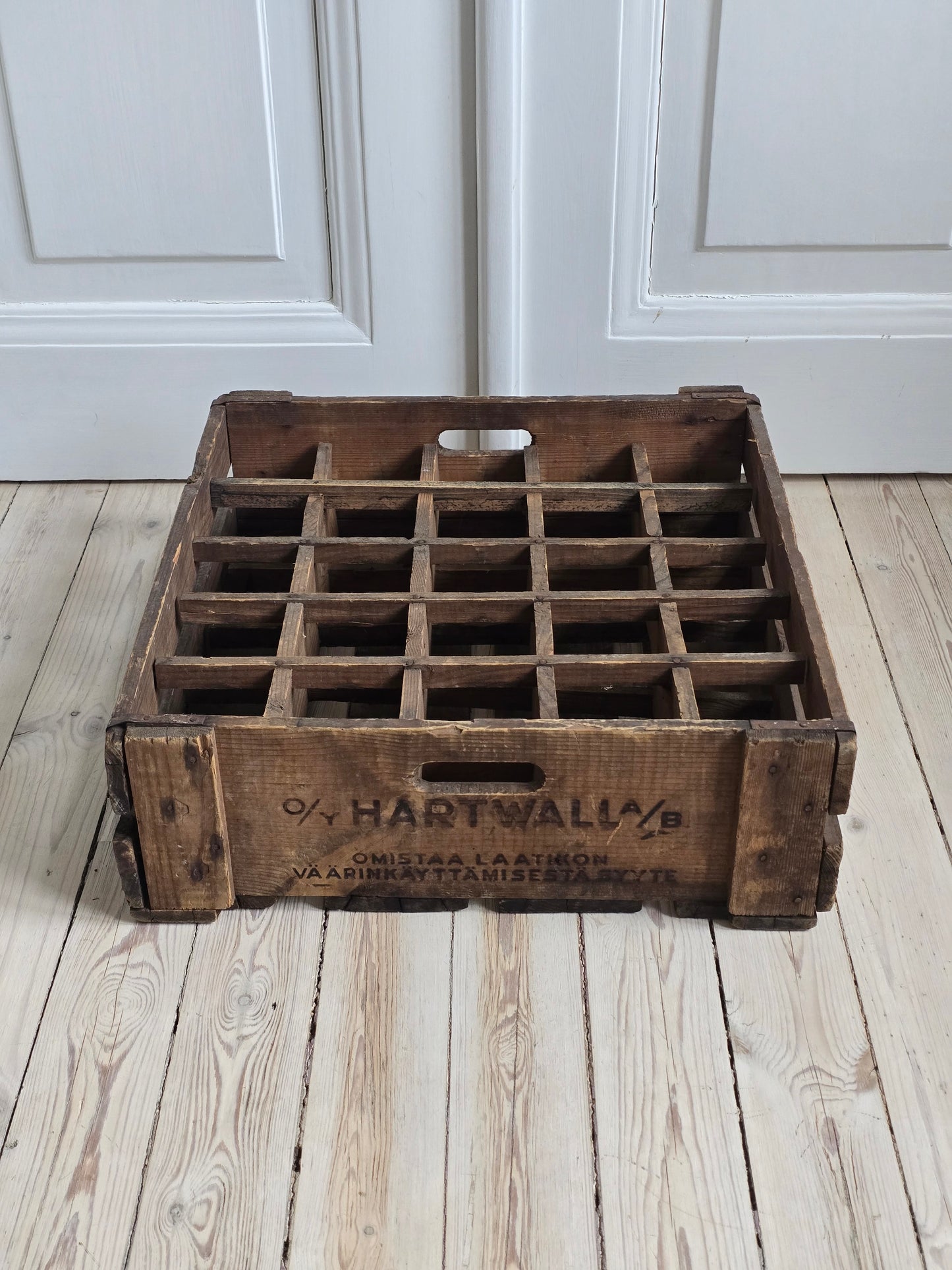 Oy Hartwall A/B vanha puinen vintage pullokori