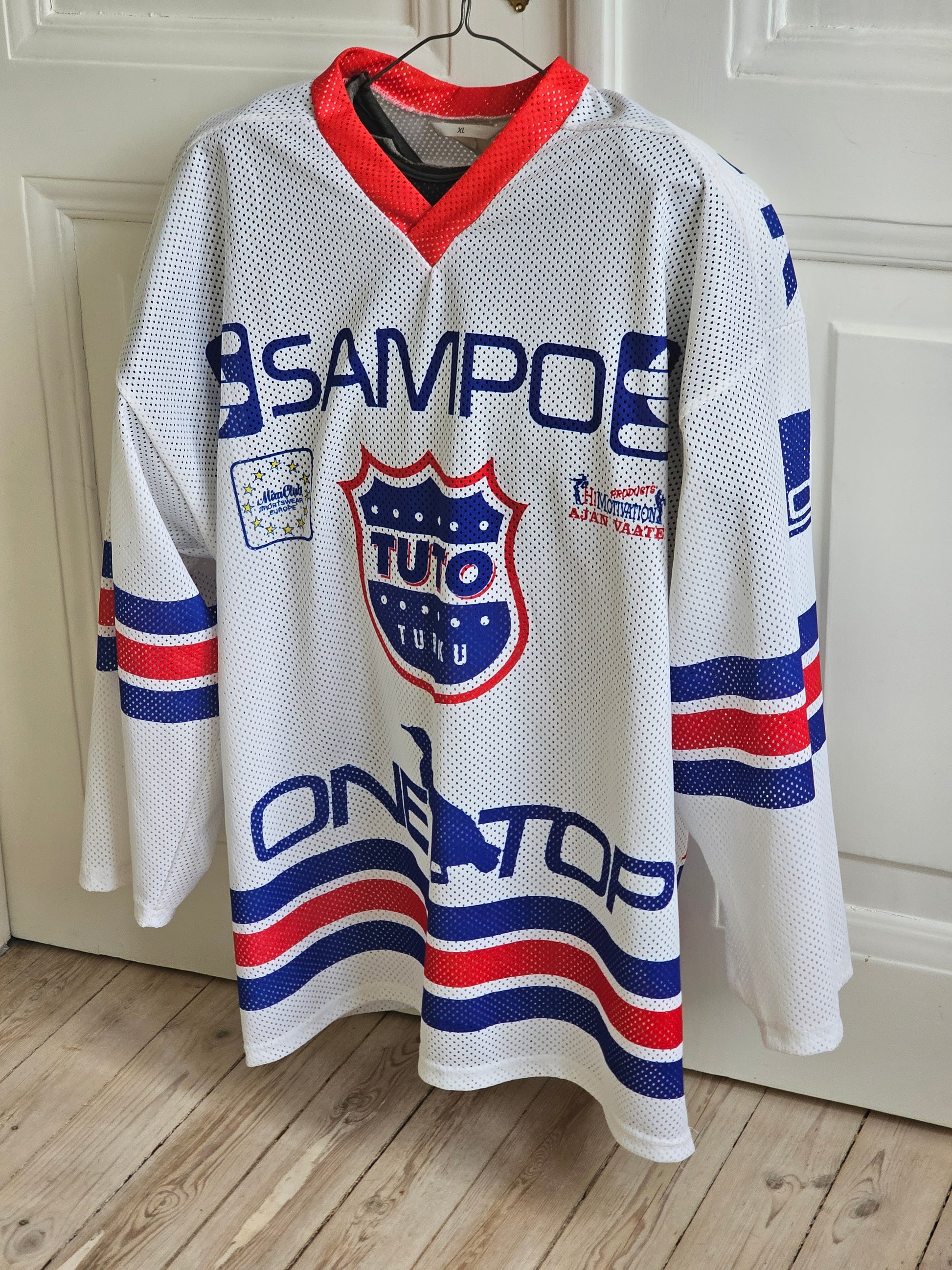 Tuto Turun Toverit 90`s vintage fanipaita Leinonen