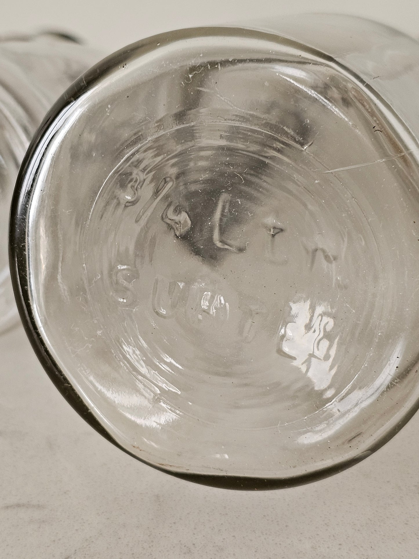 Patenttikorkilliset lasipullot lasikorkilla