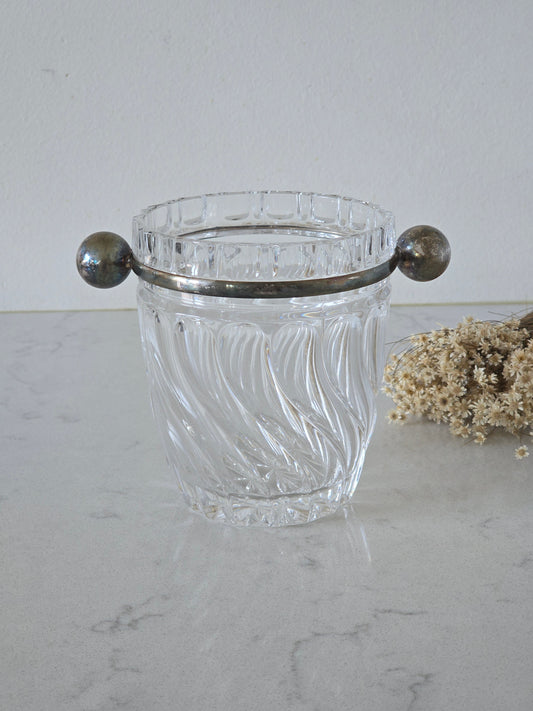 Vanha kristallinen vintage jääpala-astia