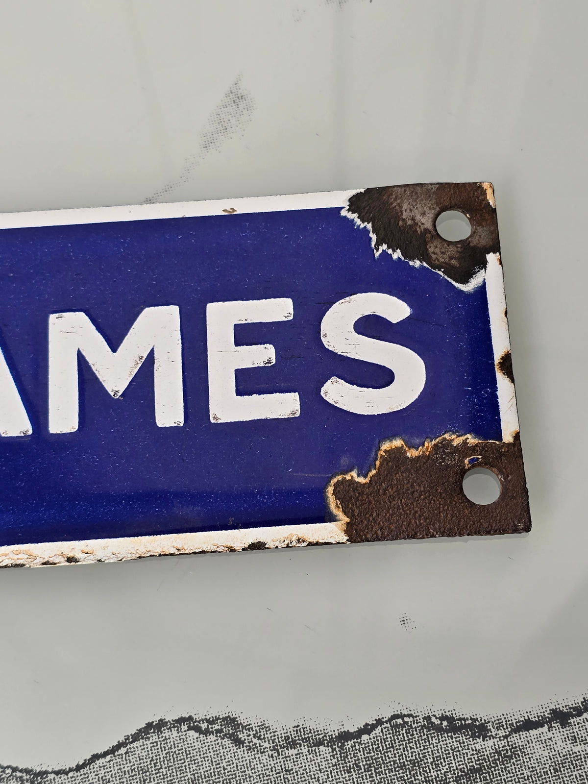 WC Dames emalikyltti