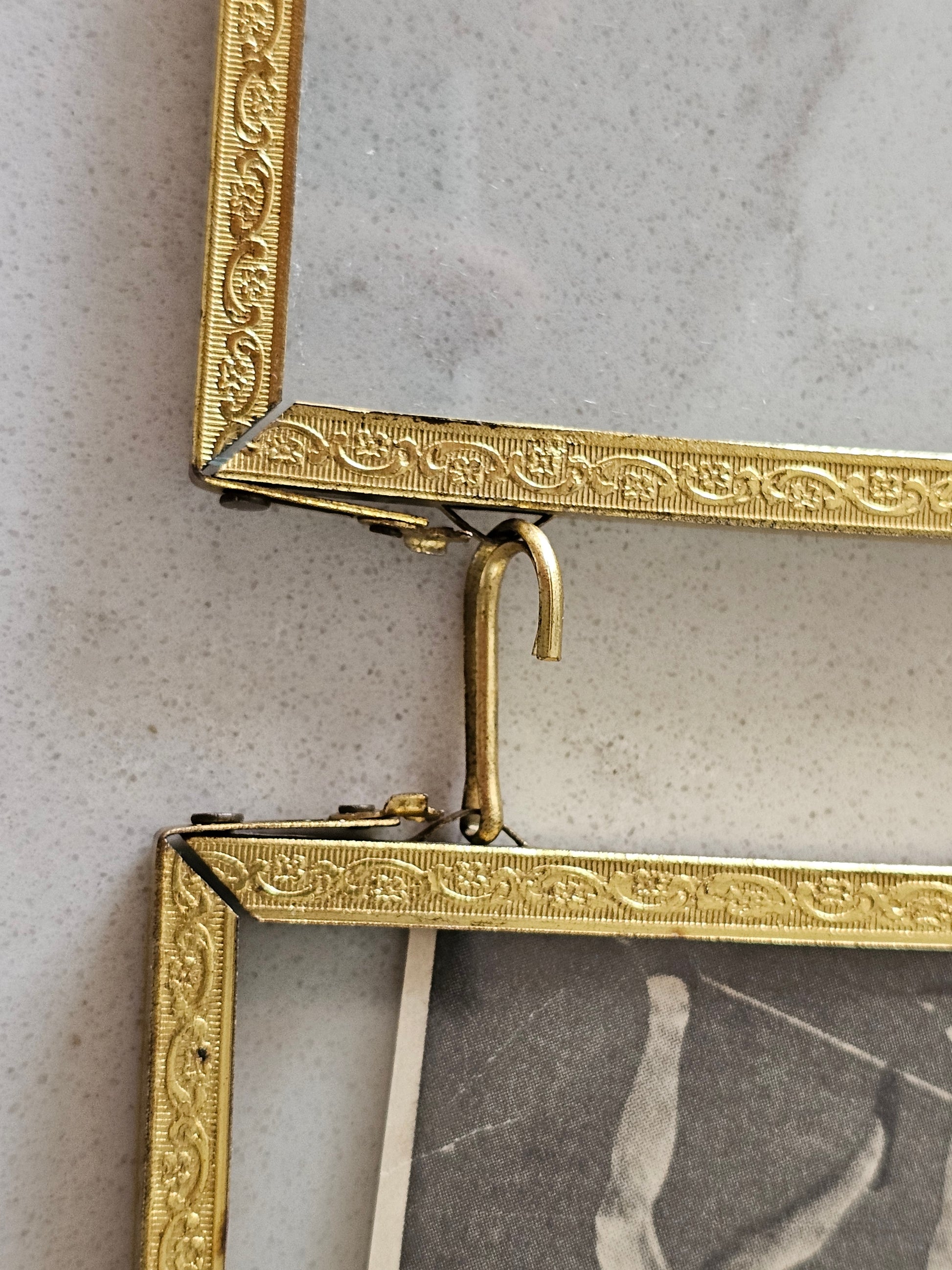 Vanhat messinkiset vintage valokuvakehykset