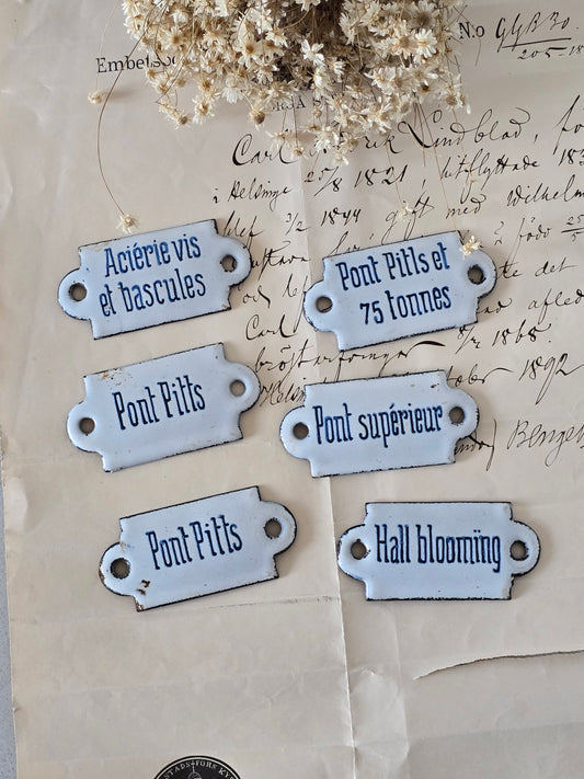 vanhoja ranskankielisiä emalikylttejä