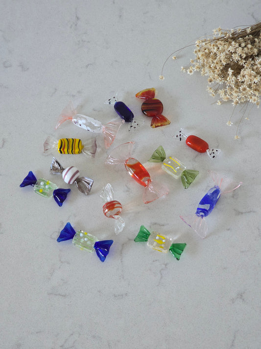 Upeita vanhoja lasikarkkeja